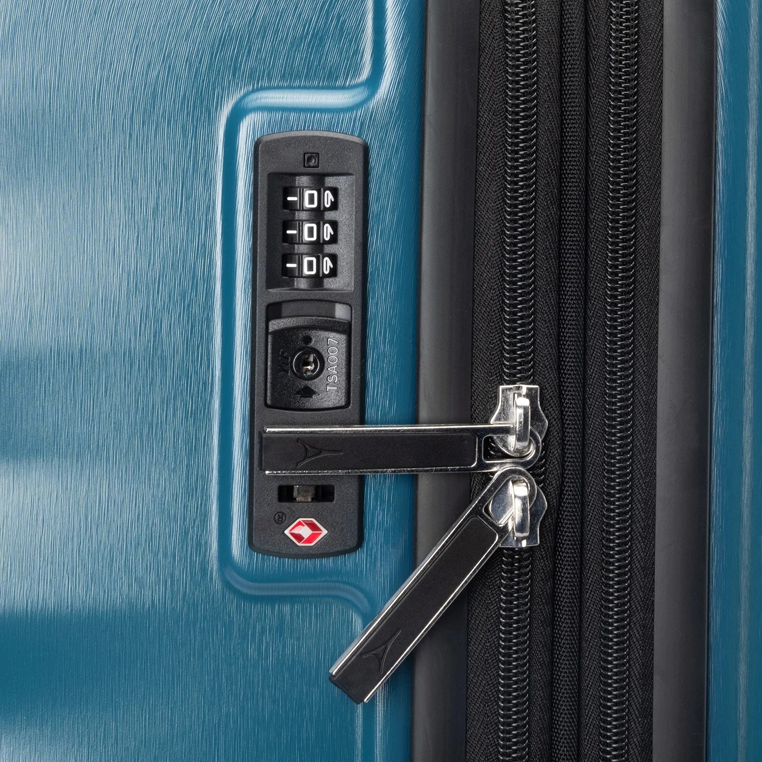 TravelPro Maxlite Air V2 Medium Check-In Hardside Spinner, view 4