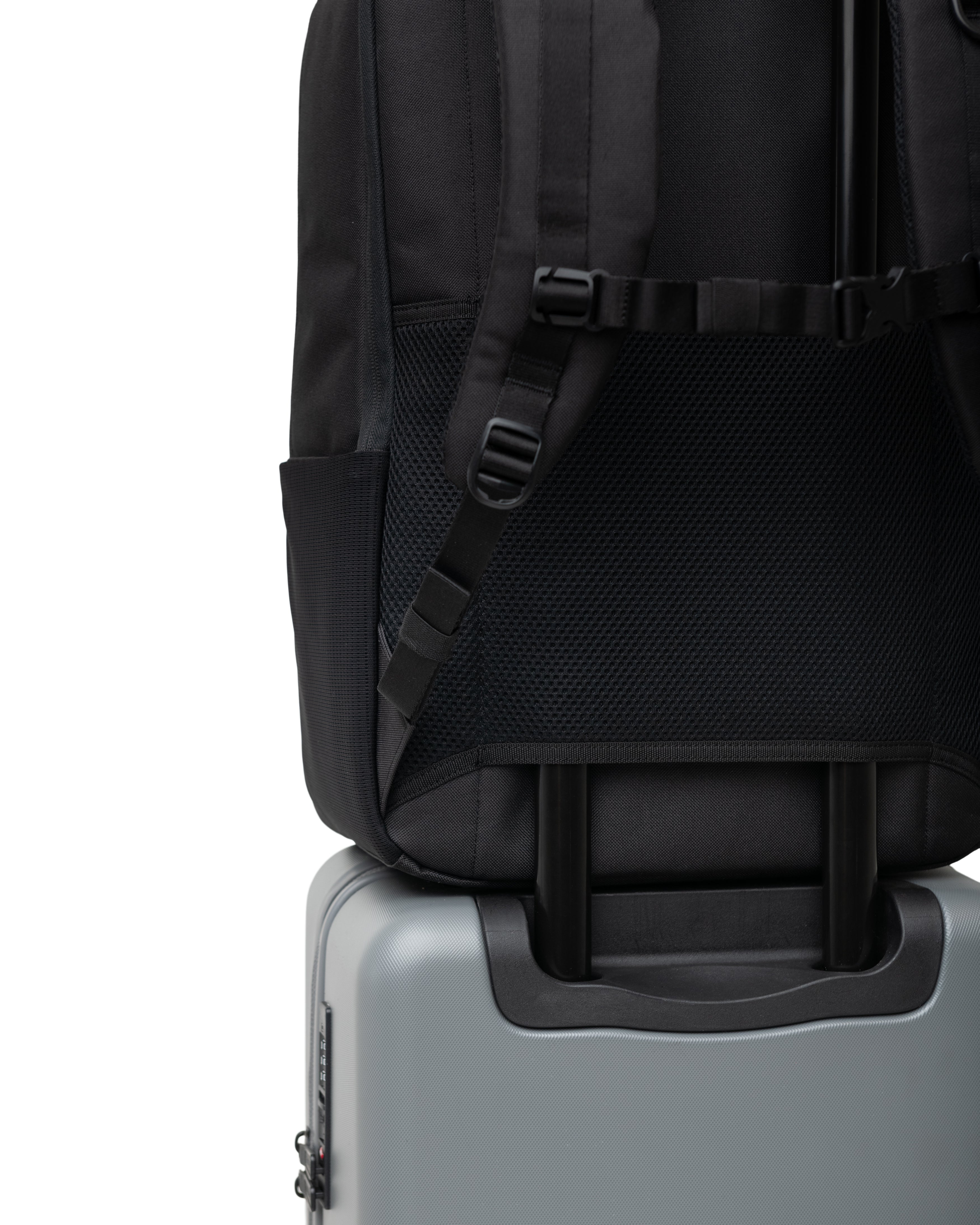 Herschel Kaslo Backpack Tech 30L in Black — detail view 4