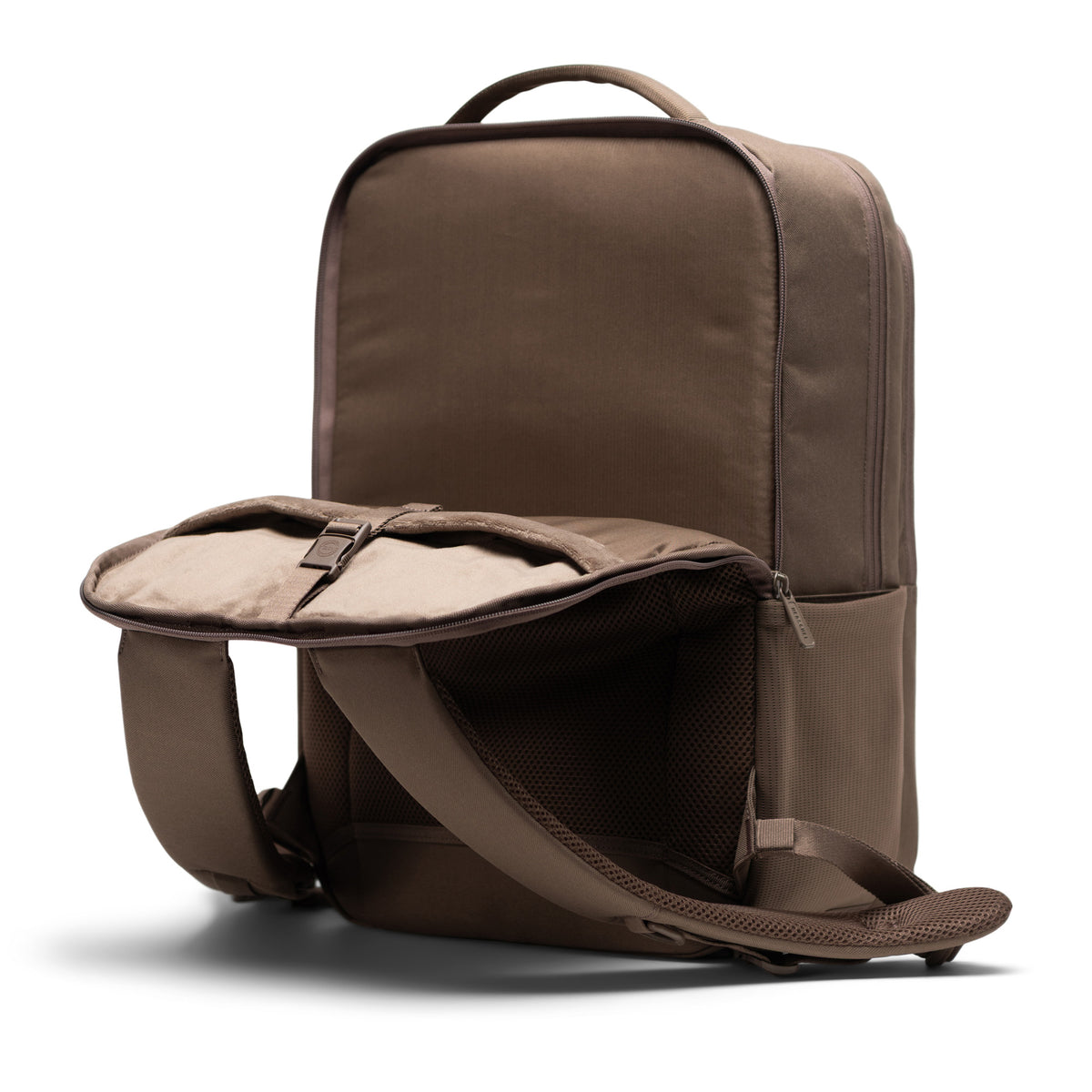 Herschel Kaslo Backpack Tech 30L in Light Brown — angle view 5 # color_Light Brown