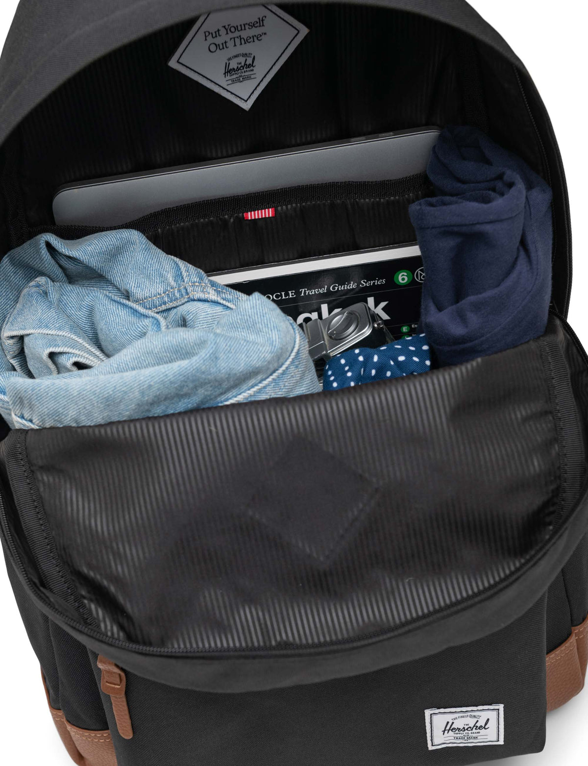 Herschel Heritage Backpack 24L in Black — interior view 3 # color_Black