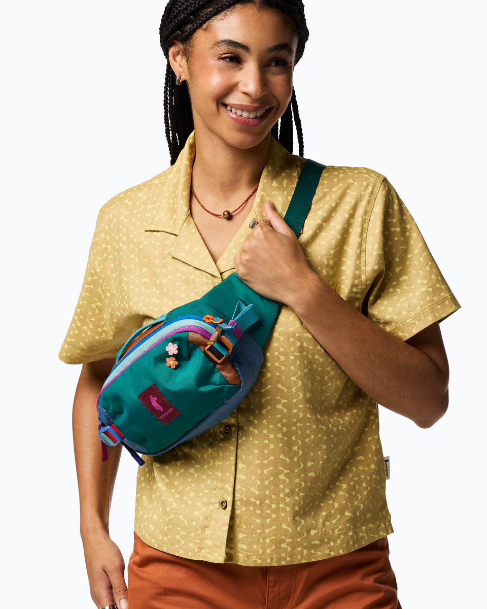 Cotopaxi Allpa X 1.5L Hip Pack in Del Día — detail view