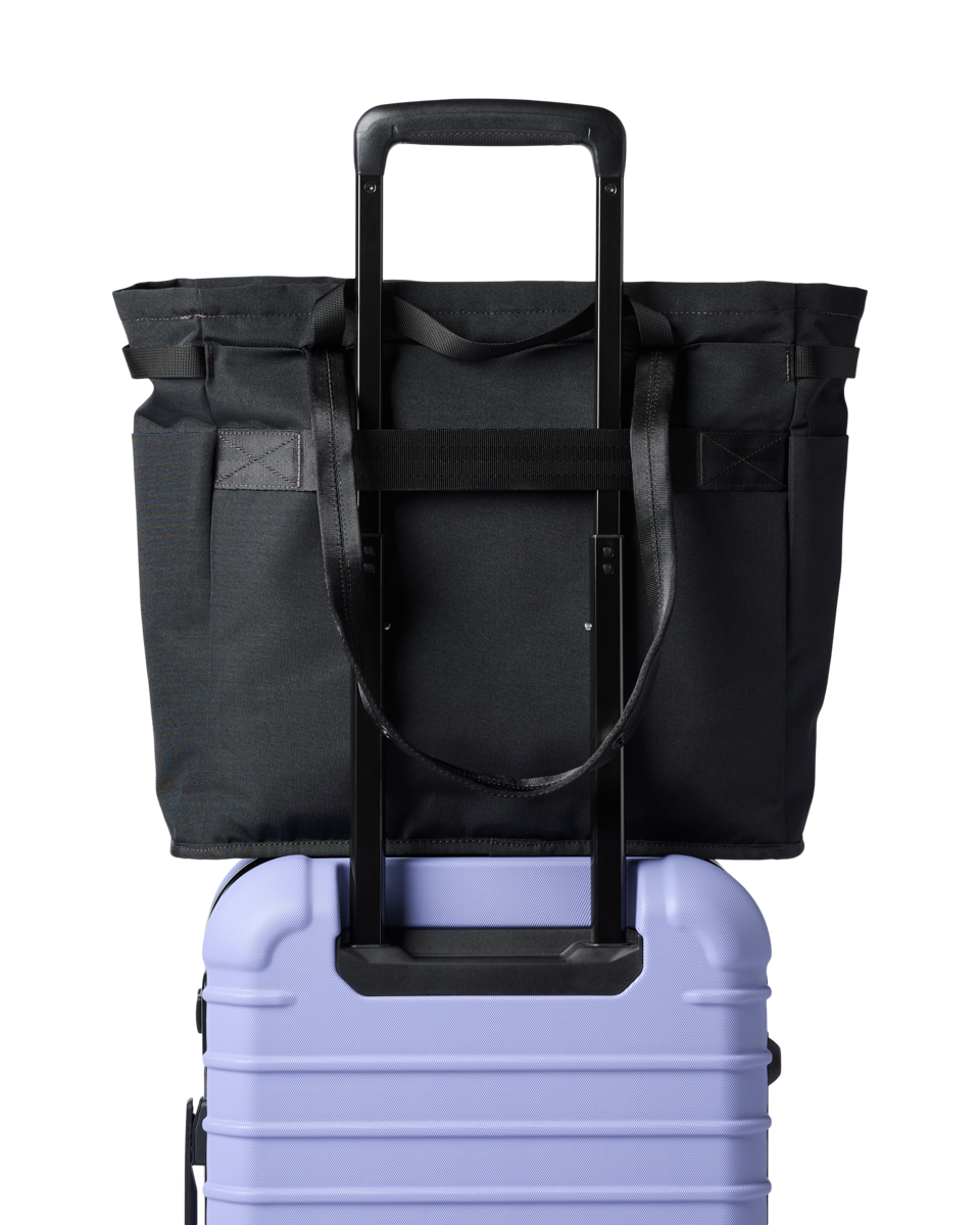 Cotopaxi Mente 22L Tote in Black — angle view 3