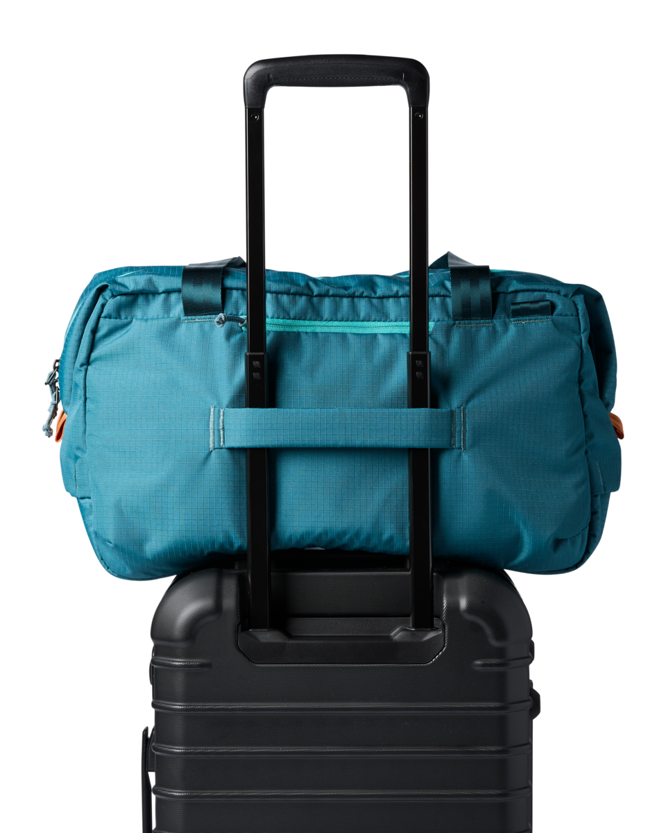 Cotopaxi Viaje 35L Travel Duffel in Blue Spruce — interior view