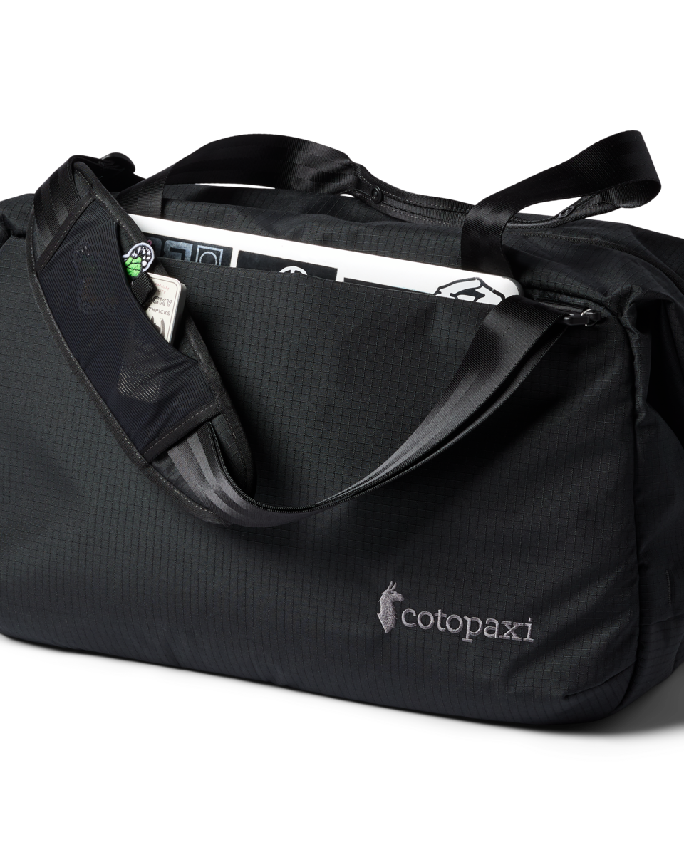Cotopaxi Viaje 35L Travel Duffel in Black — angle view 2