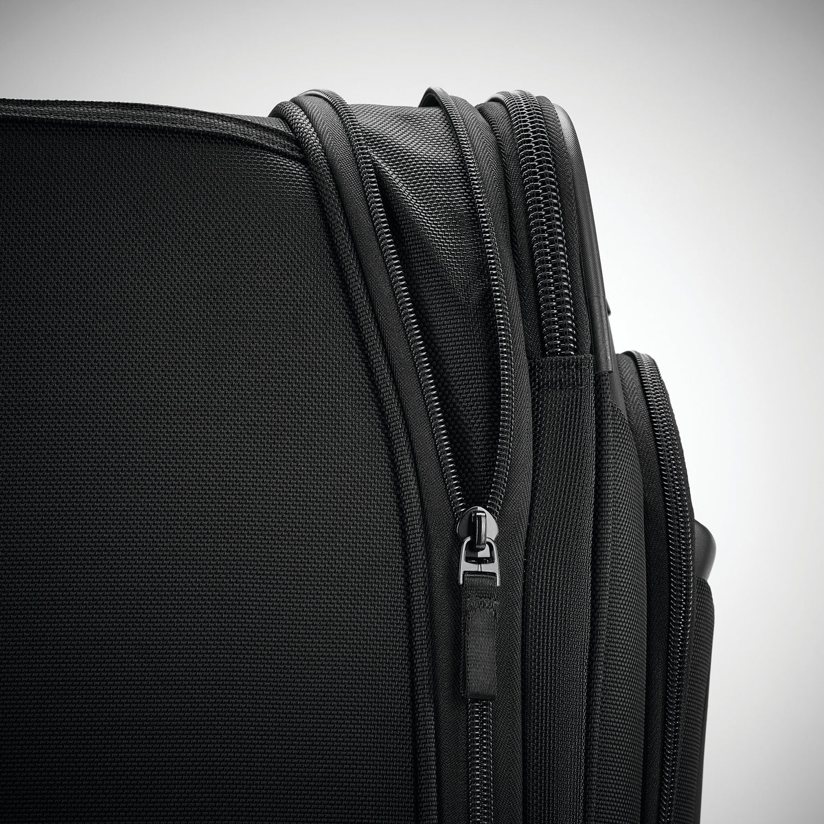 Samsonite Pro Large Expandable Spinner in Black — detail view 4