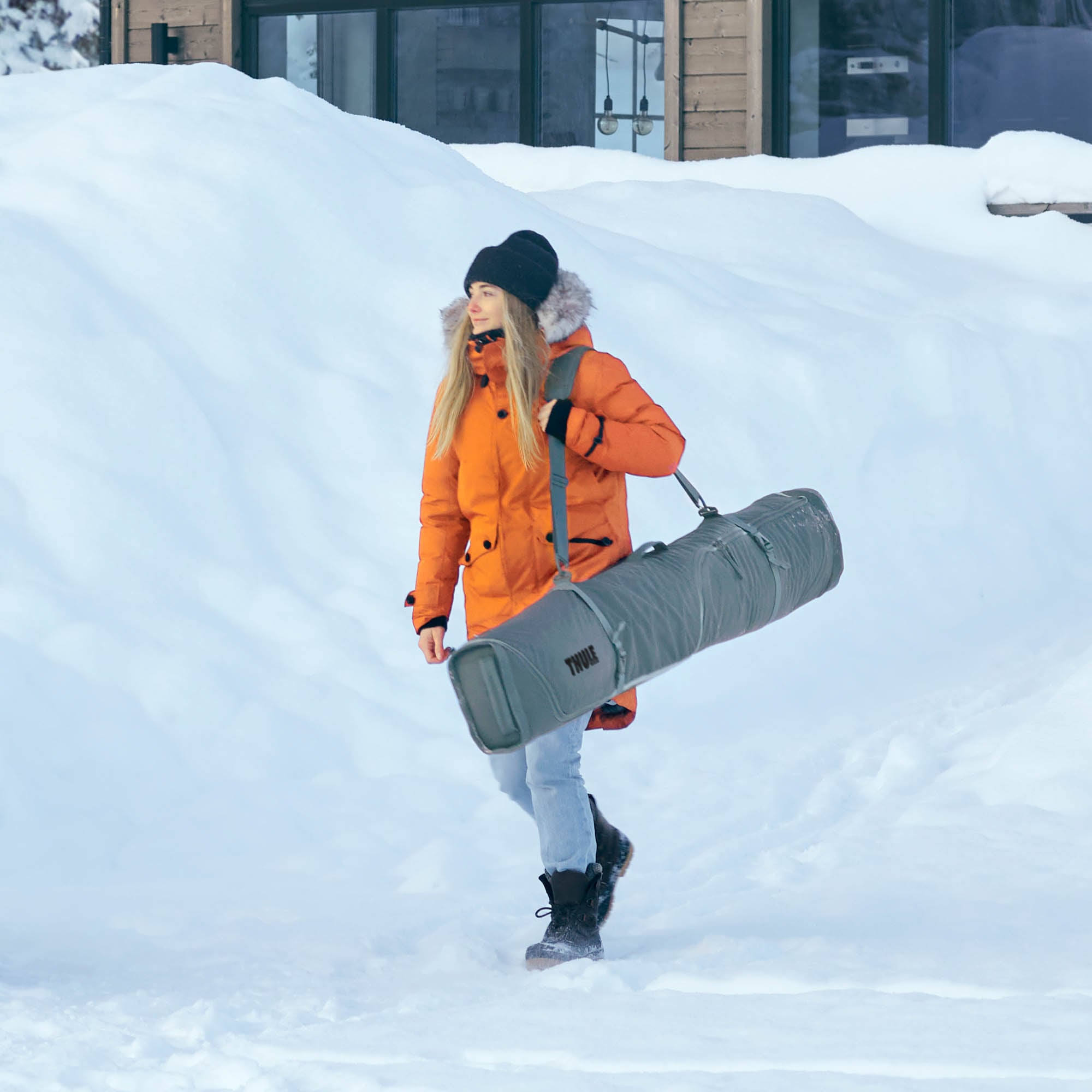 Thule RoundTrip Ski Bag 192cm — lifestyle 2
