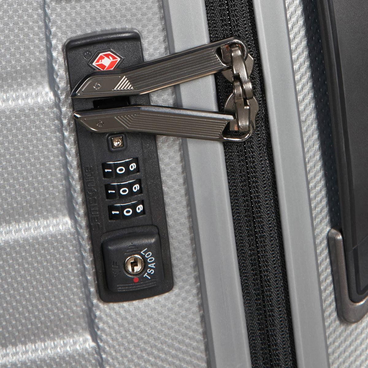 Samsonite Proxis Large Spinner in Silver — detail view 3