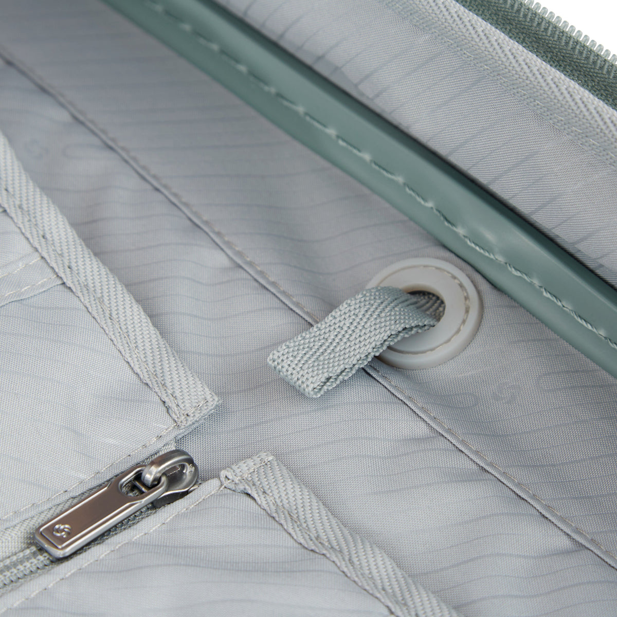 Samsonite Elevation Plus Large Spinner in Cypress Green — detail view 2