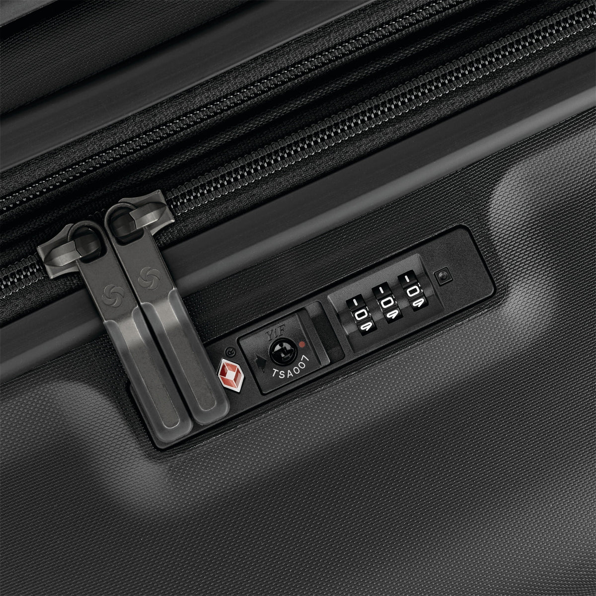 Samsonite Elevation Plus Large Spinner in Triple Black — detail view 5