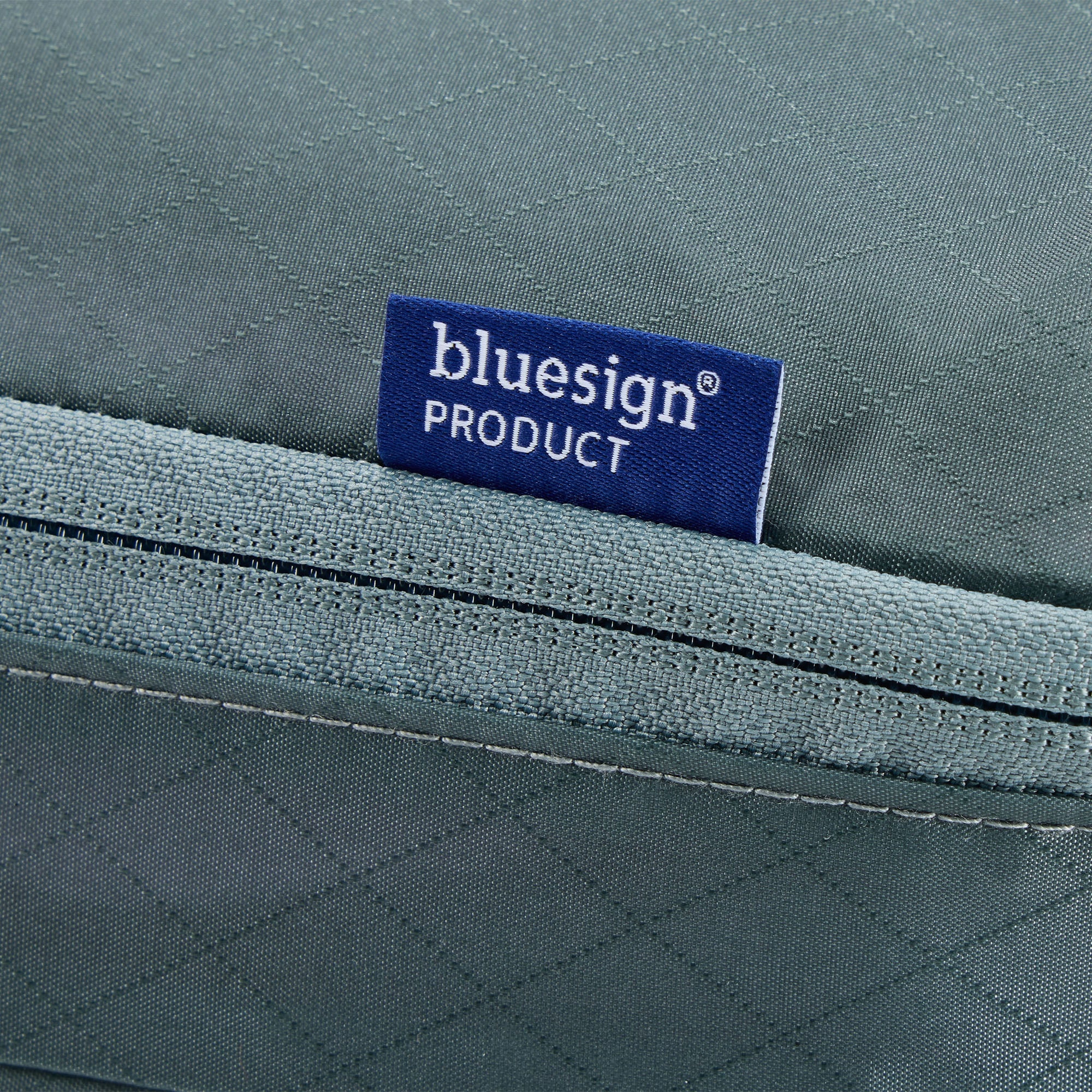 Thule Clean/dirty Packing Cube in Pond Gray — detail view # color_Pond Gray