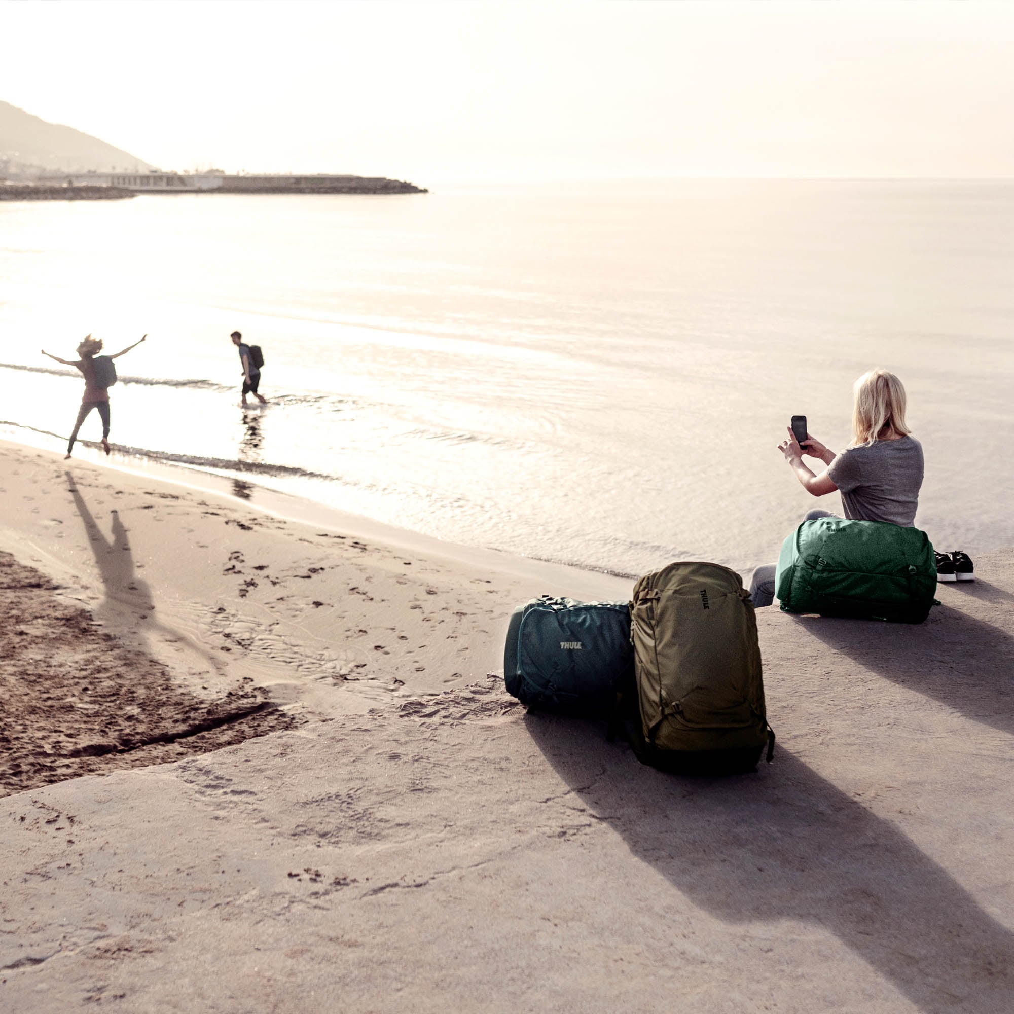 Thule Landmark 40L — lifestyle