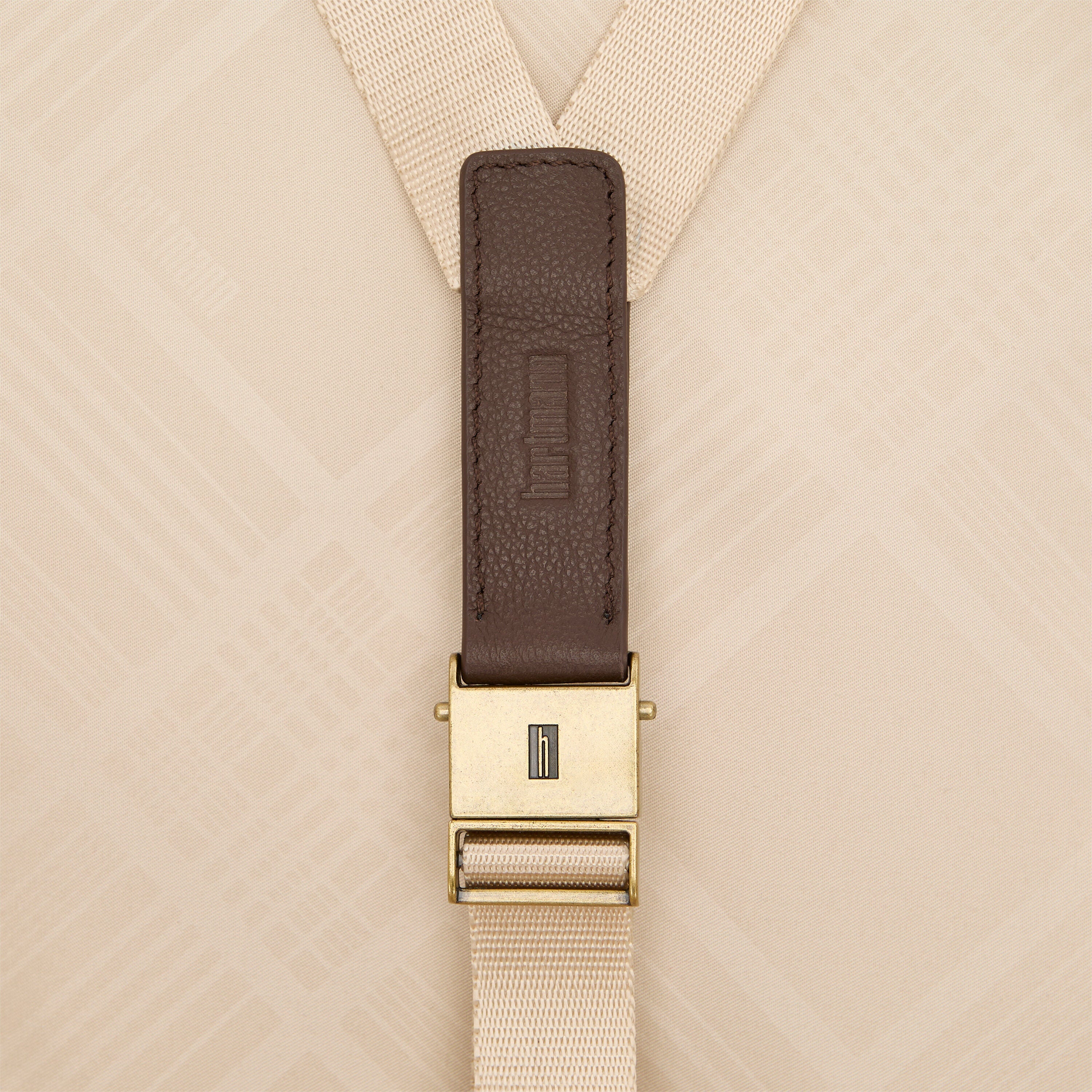 Hartmann Tweed Medium Journey Spinner in Tweed/Natural Leather — angle view 4
