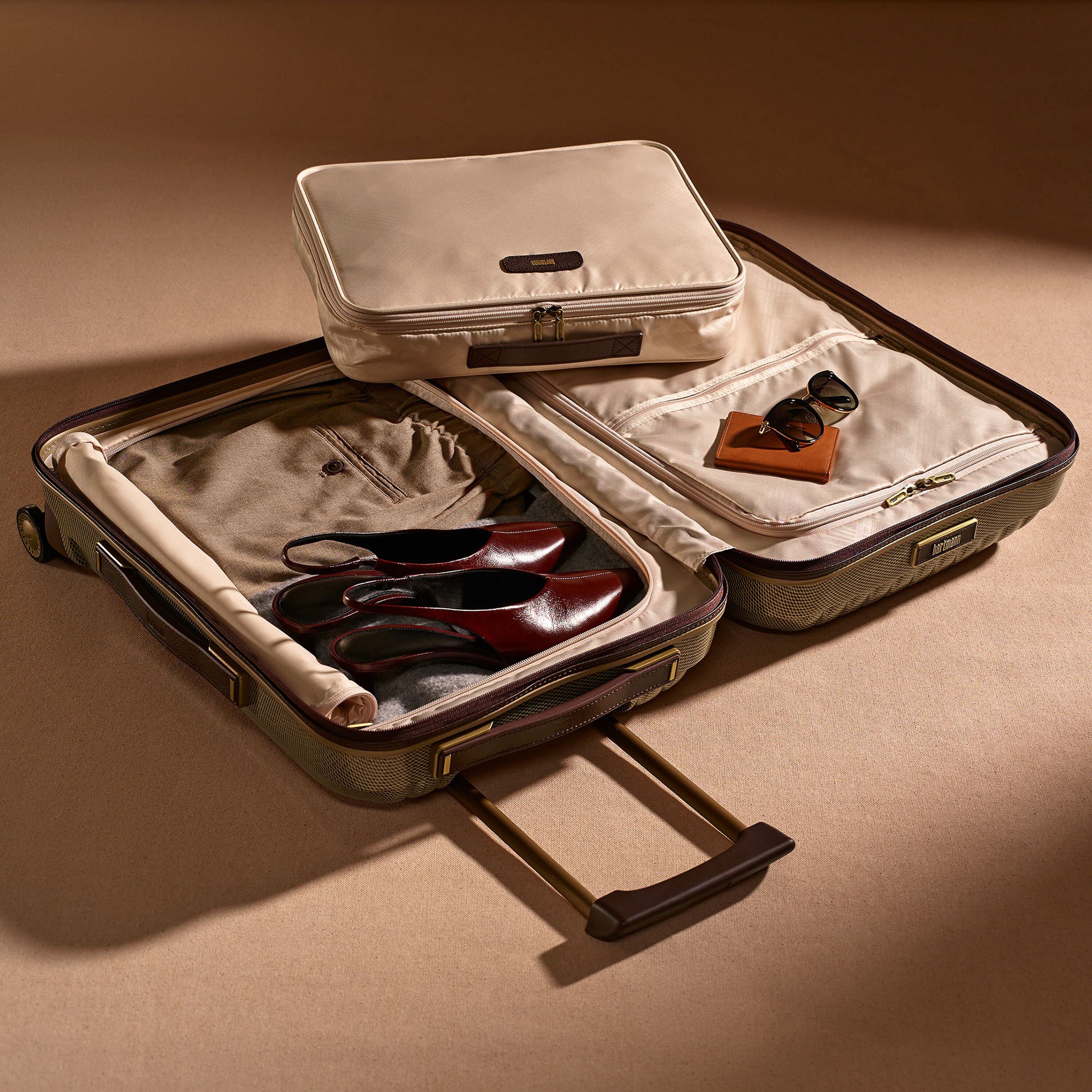 Hartmann Tweed CURV Global Carry-On Spinner in Tweed/Natural Leather — interior view