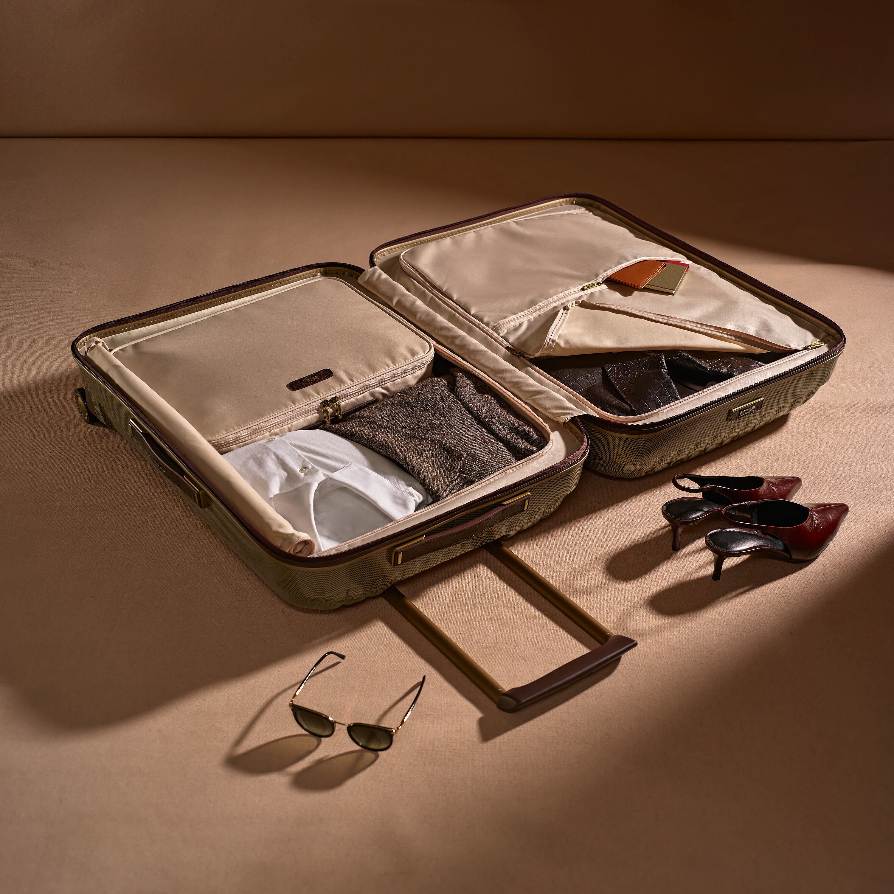 Hartmann Tweed CURV Extended Journey Spinner in Tweed/Natural Leather — interior view