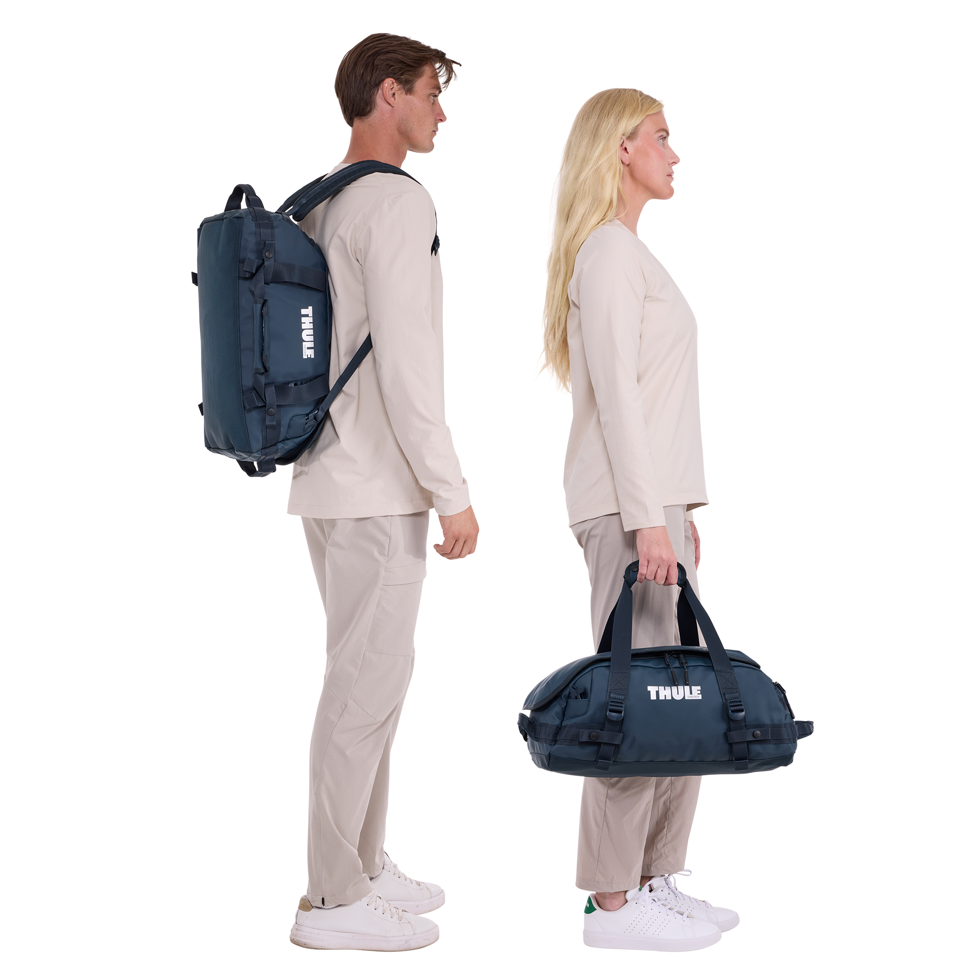 Thule Chasm 30L Duffel in Darkest Blue — lifestyle # color_Darkest Blue