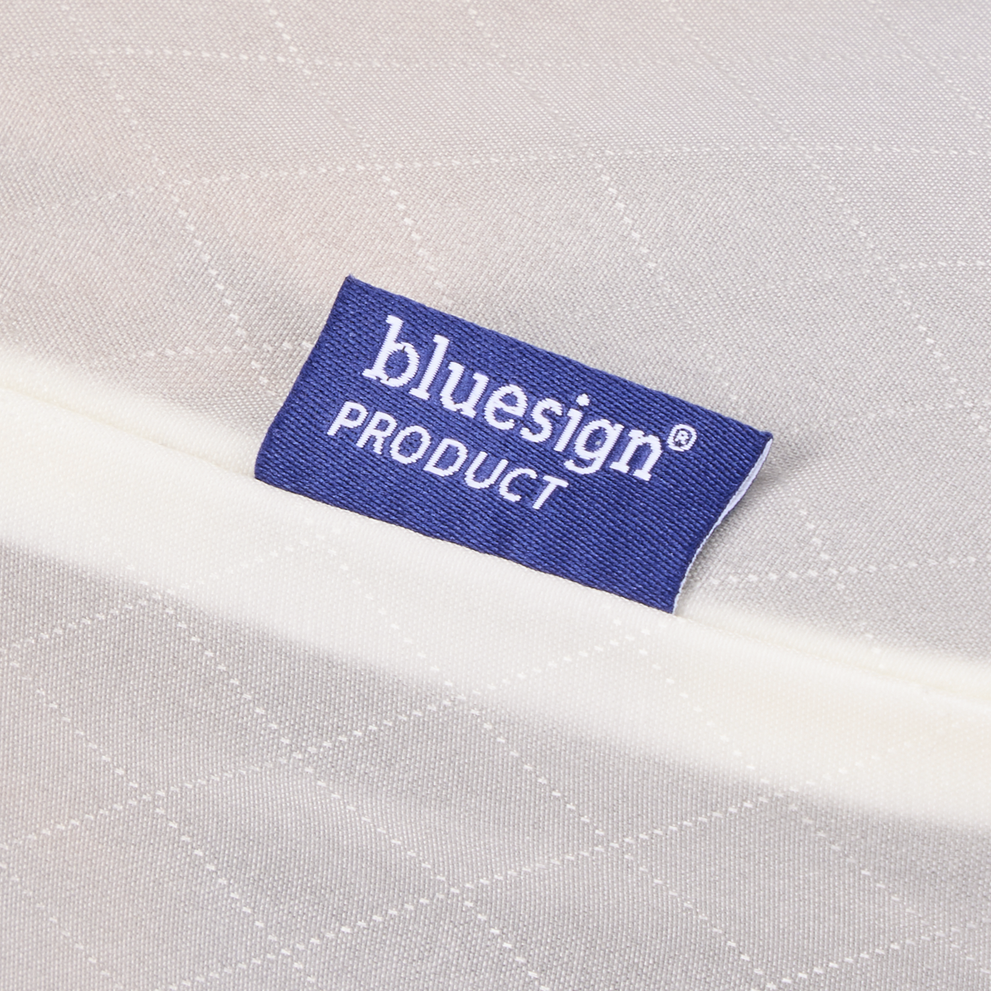 Thule Packing Cube Medium in White — detail view 2 # color_White