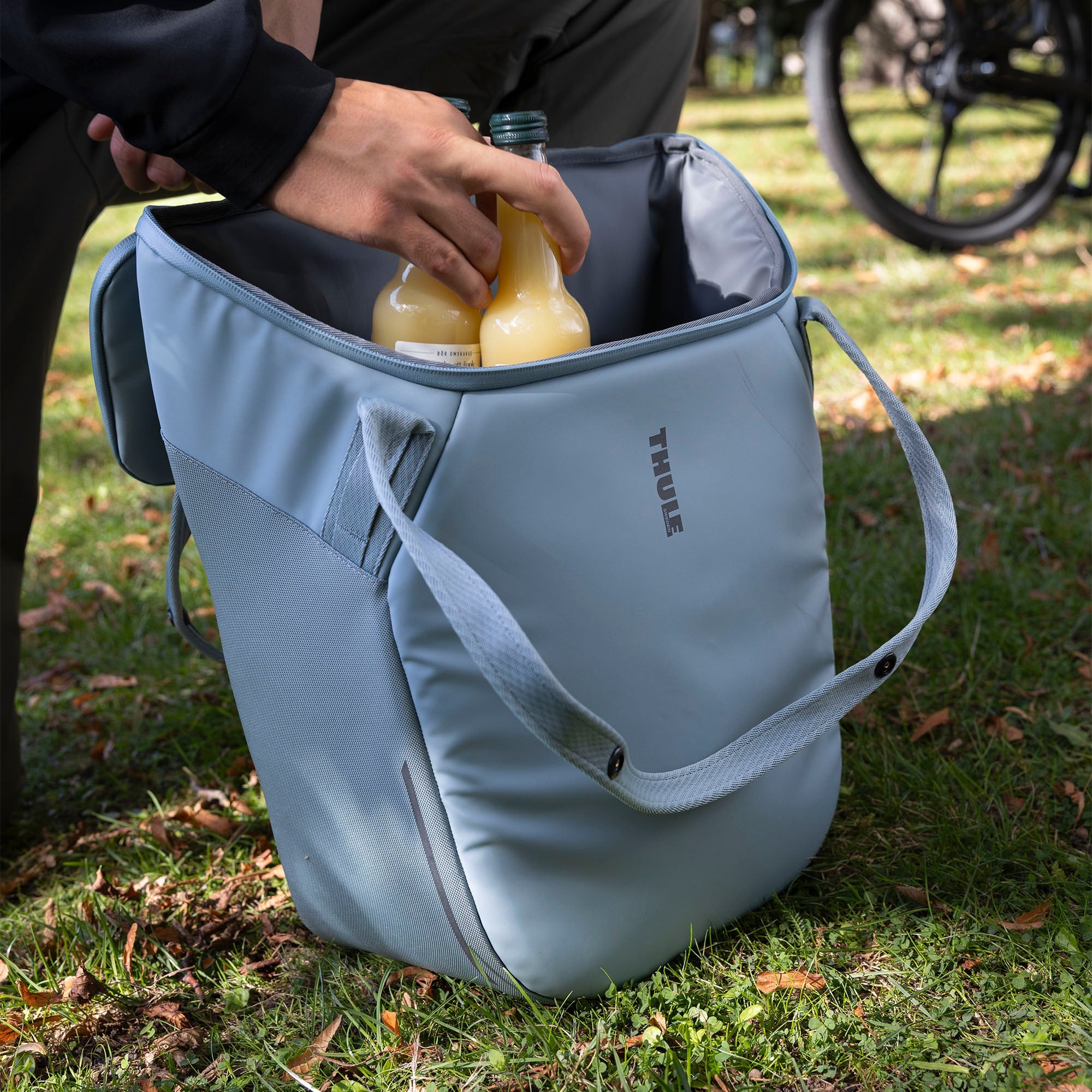 Thule Chasm Cooler with InLock 21L — lifestyle