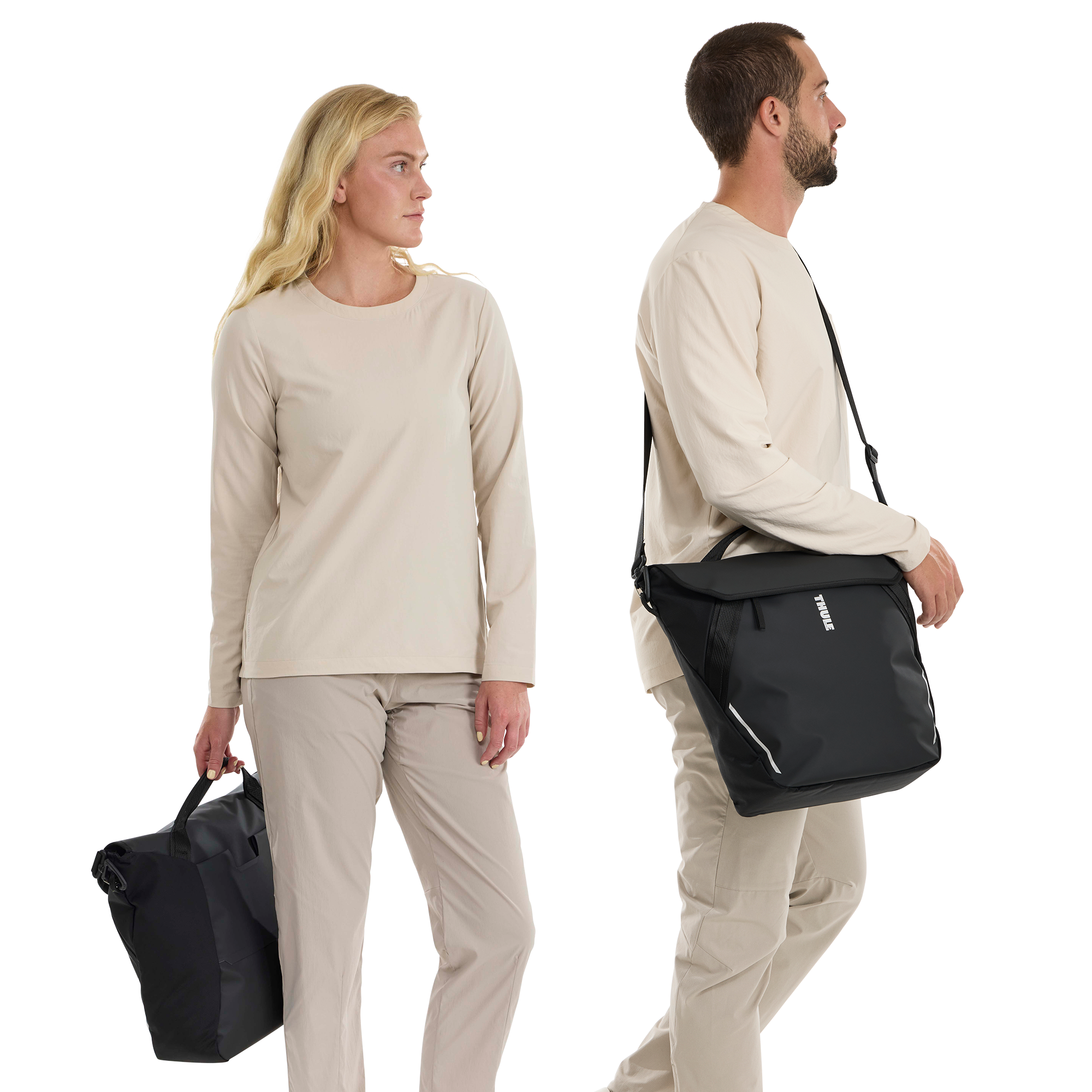 Thule Chasm Courier with InLock 22L in Black — lifestyle # color_Black