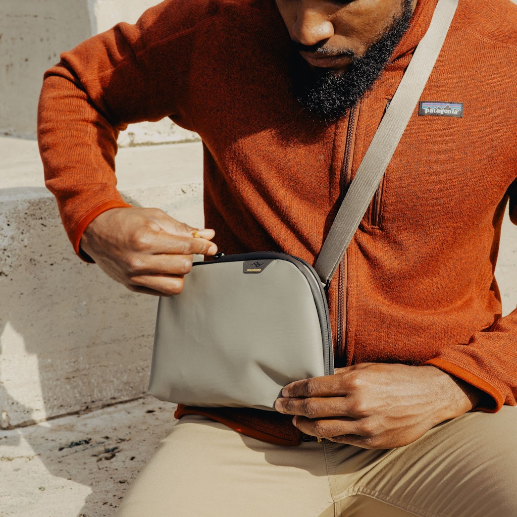 Peak Design Travel Crossbody 3L - Stone detail