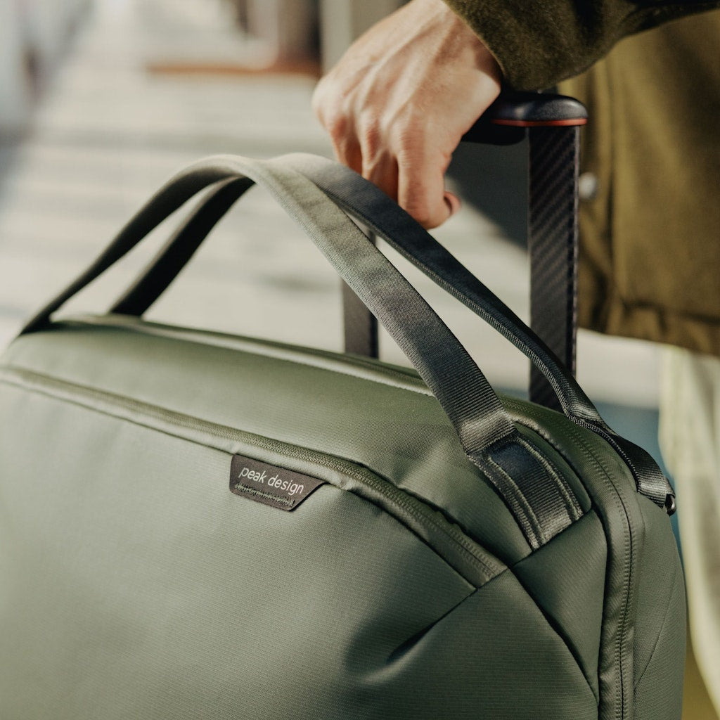 Peak Design Travel Weekender 25L - Sage in use