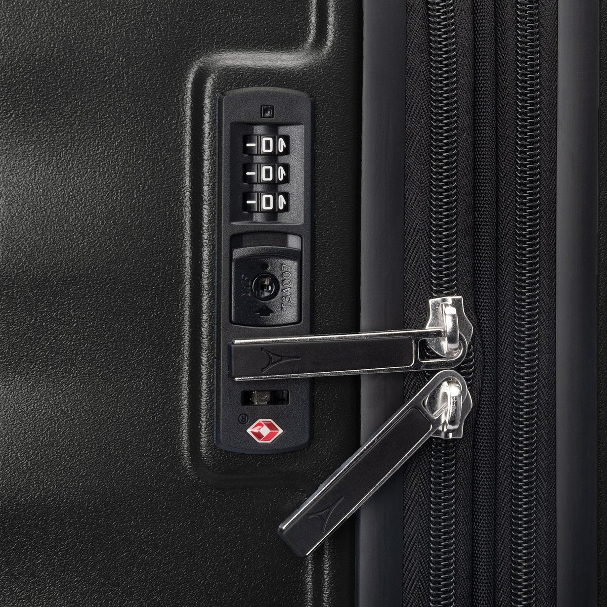 TravelPro Maxlite Air V2 Medium Check-In Hardside Spinner in Black — detail view 2