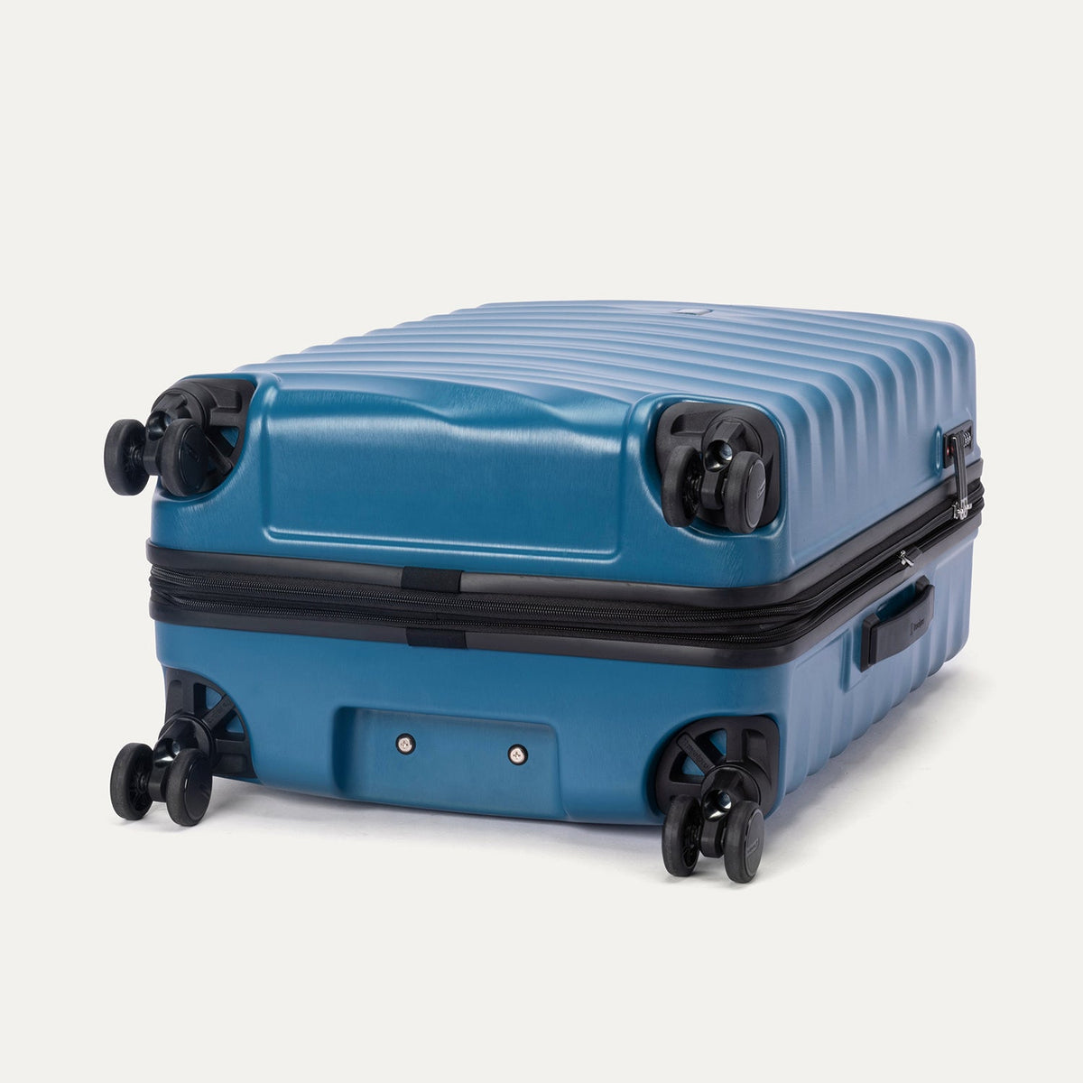TravelPro Maxlite Air V2 Medium Check-In Hardside Spinner in Teal — detail view
