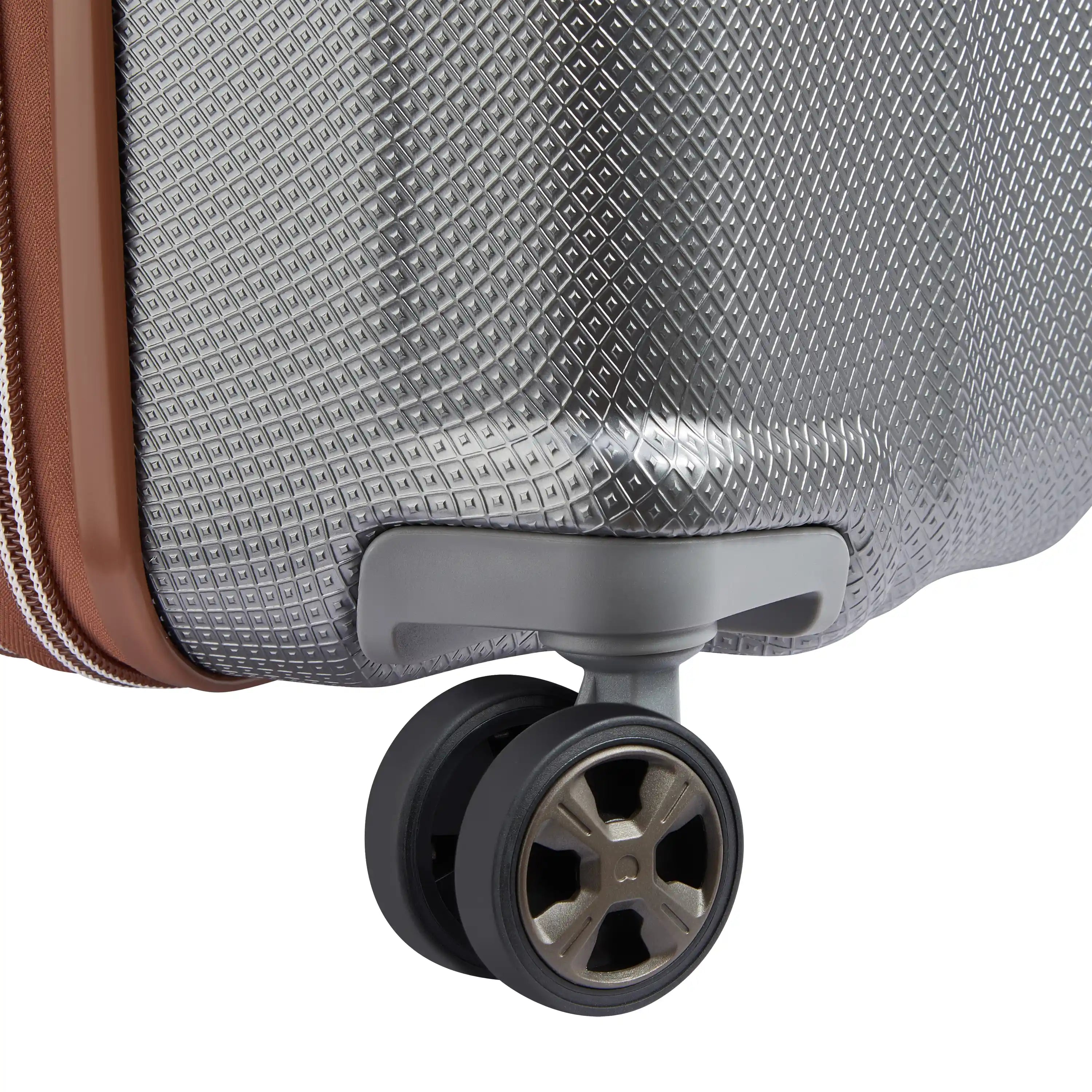 Delsey Carrousel Large Expandable Spinner in Platinum — detail view 3 # color_Platinum