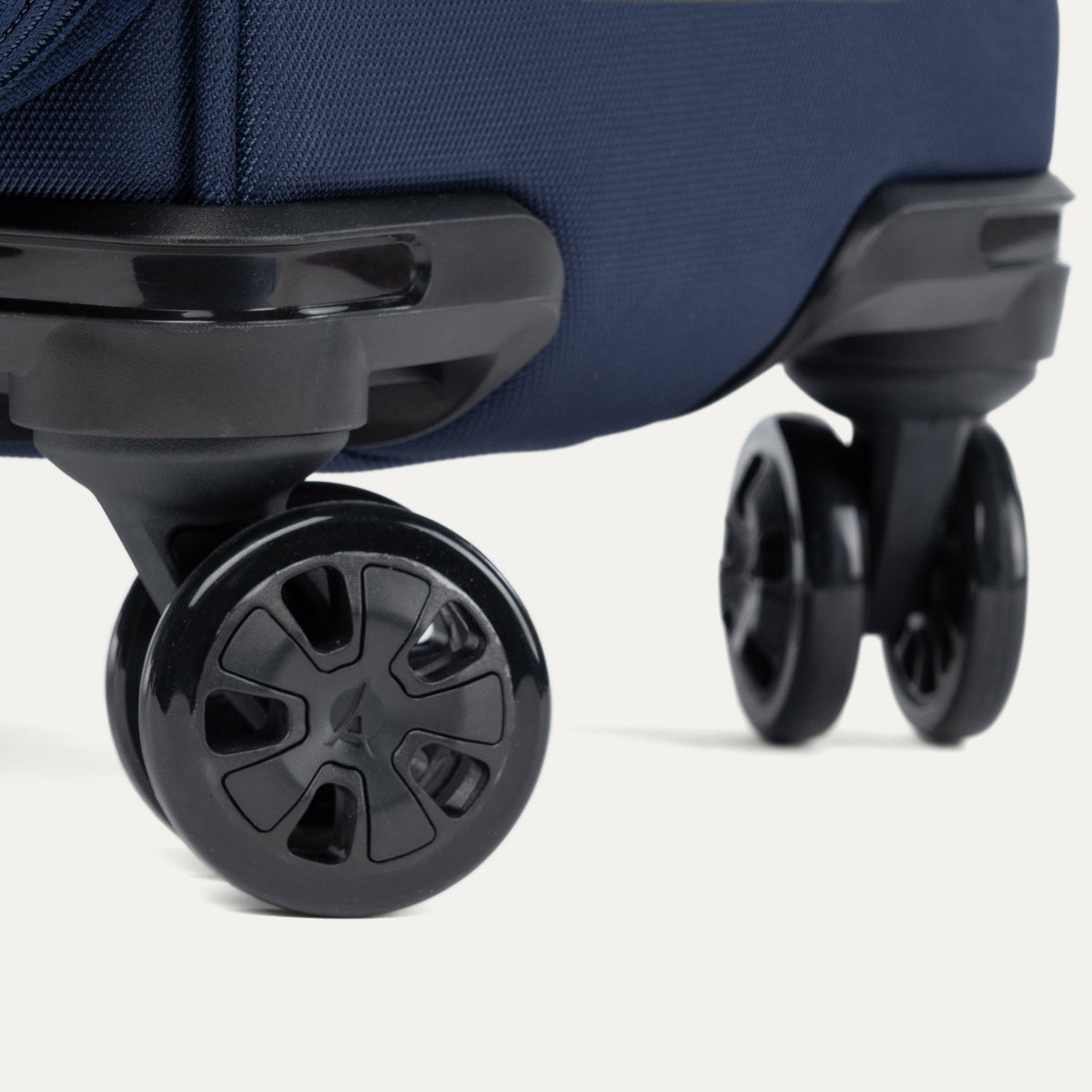 Travelpro Crew Classic Medium Check-In Spinner in Patriot Blue — detail view 3