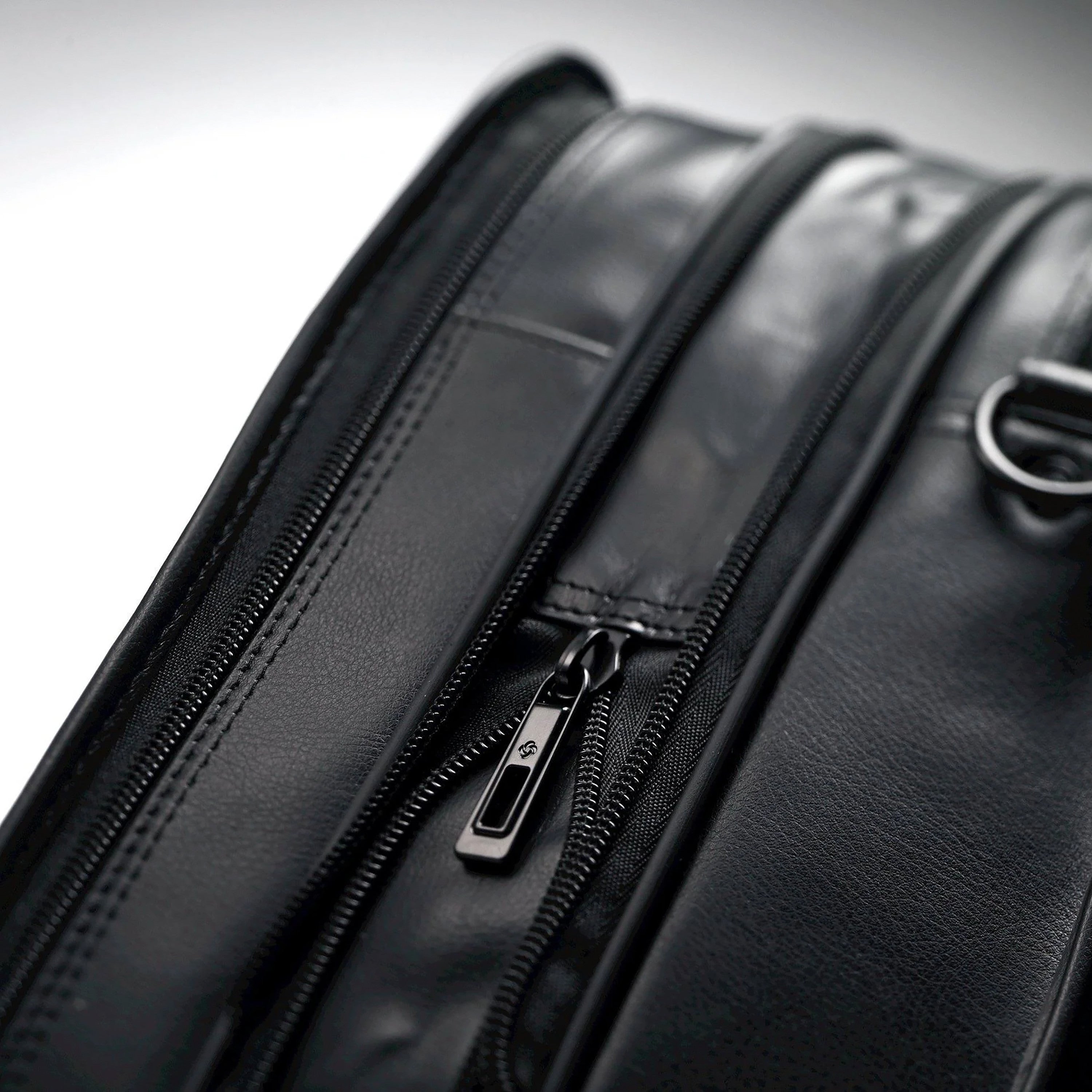 Samsonite Leather Expandable Business Case, view 2
