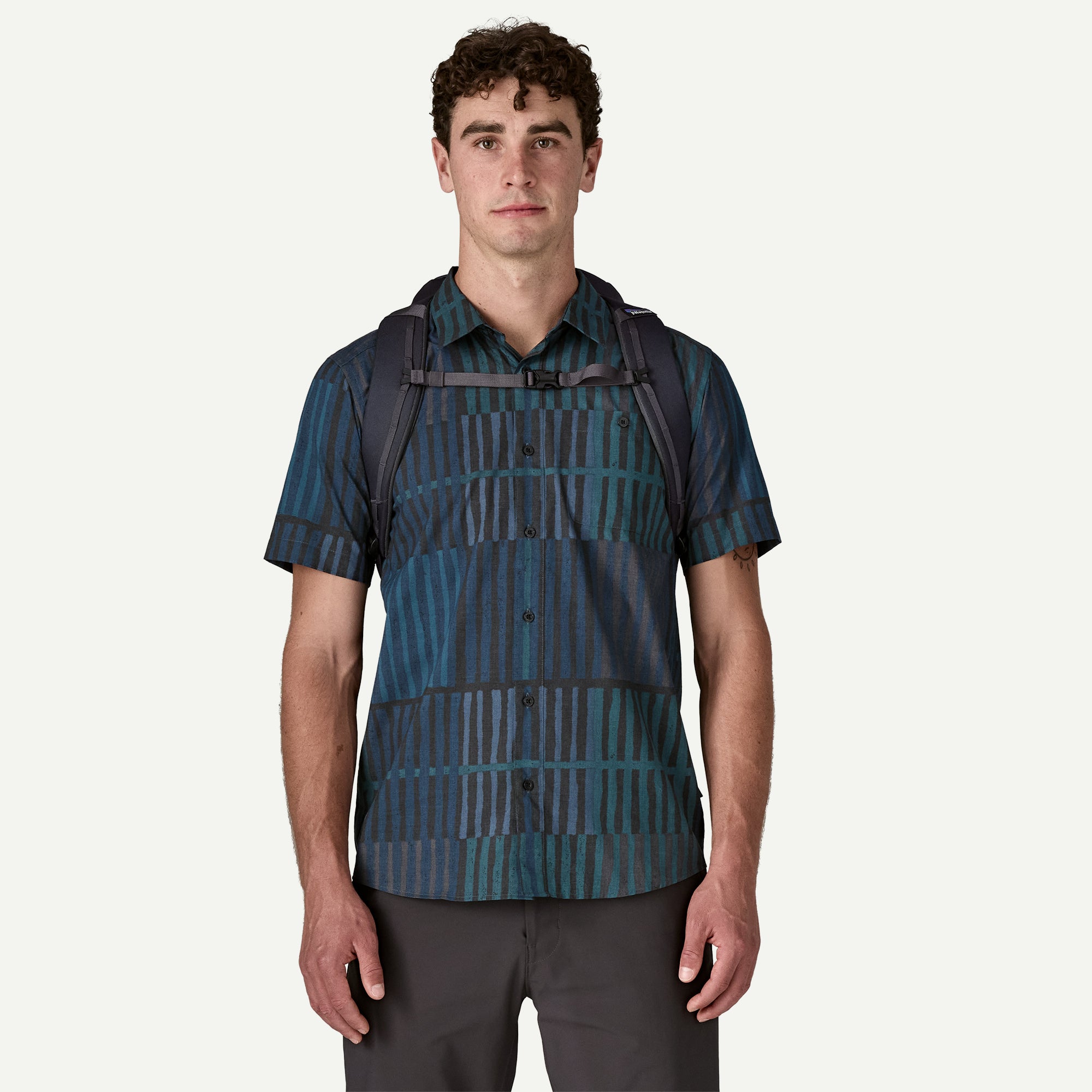 Patagonia Black Hole Pack 25L in Smolder Blue/Forge Grey — angle view 2