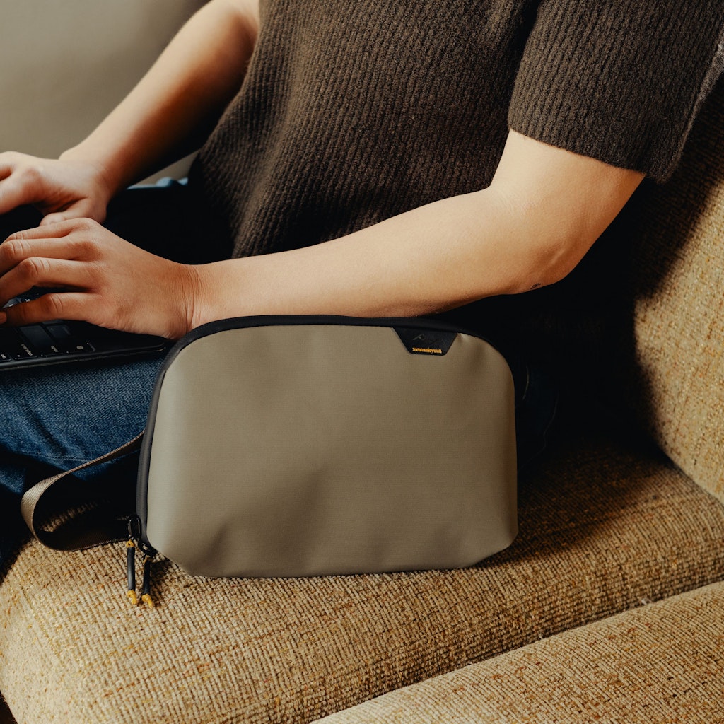 Peak Design Travel Crossbody 3L - Stone in use