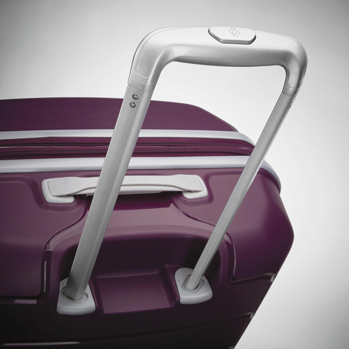 Samsonite Freeform 24" Spinner in Amethyst Purple — detail view