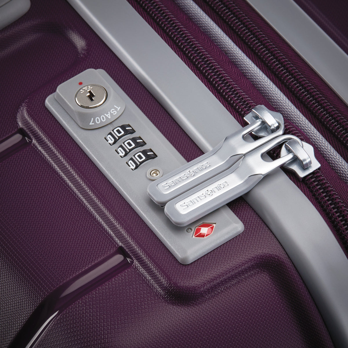Samsonite Freeform 24" Spinner in Amethyst Purple — detail view 2