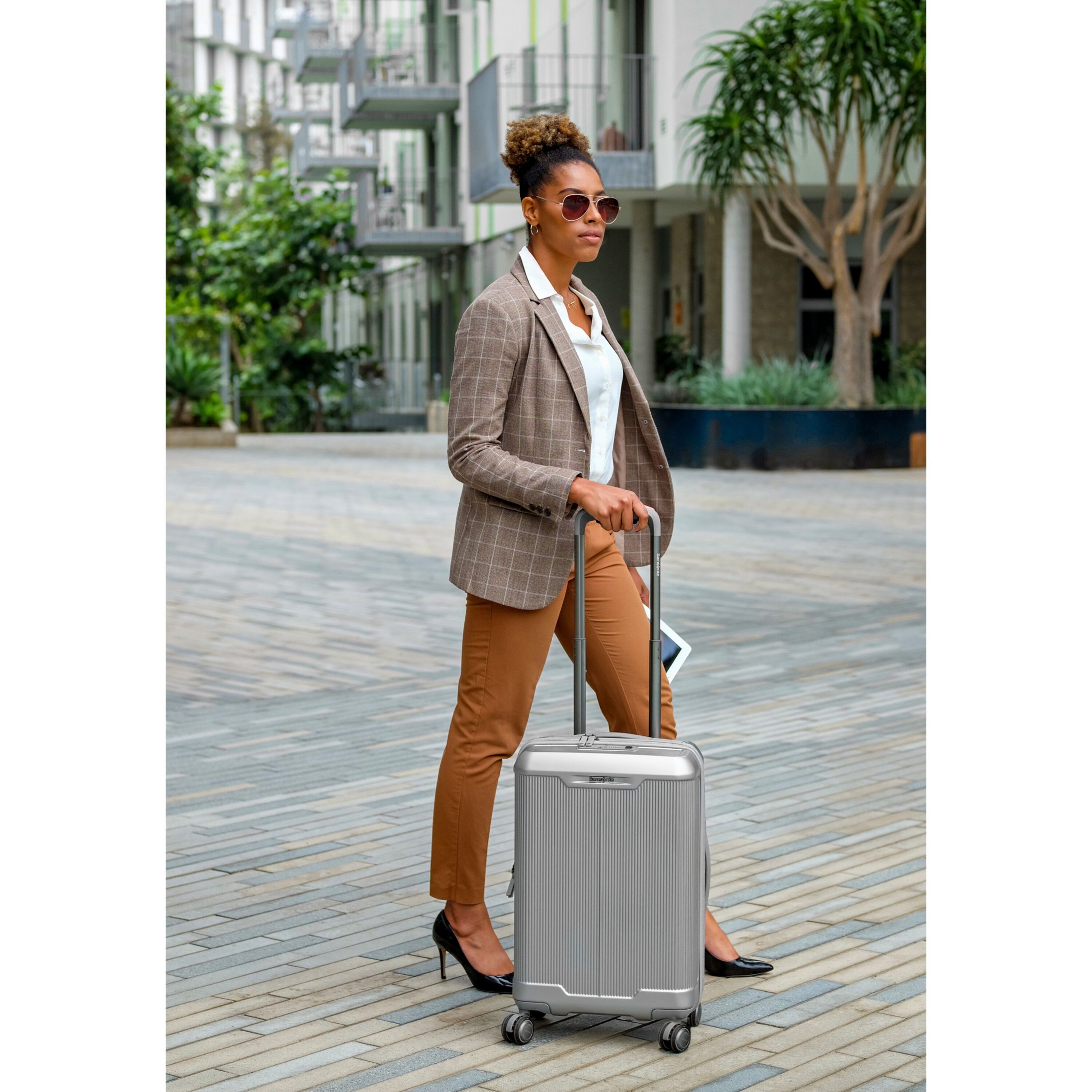 Samsonite Silhouette 17 Hard Side Spinner - Medium, view 14