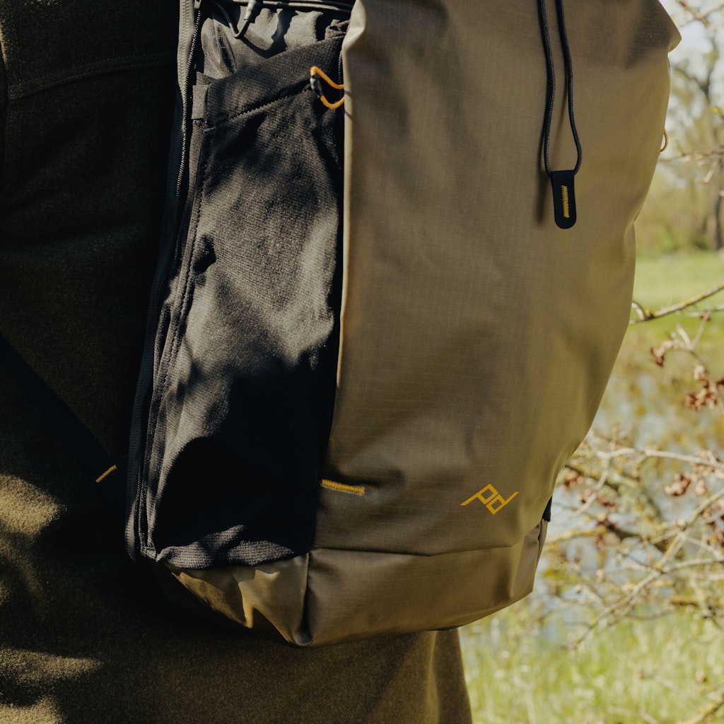 Peak Design Outdoor Backpack 25L in Kelp — detail view # color_Kelp