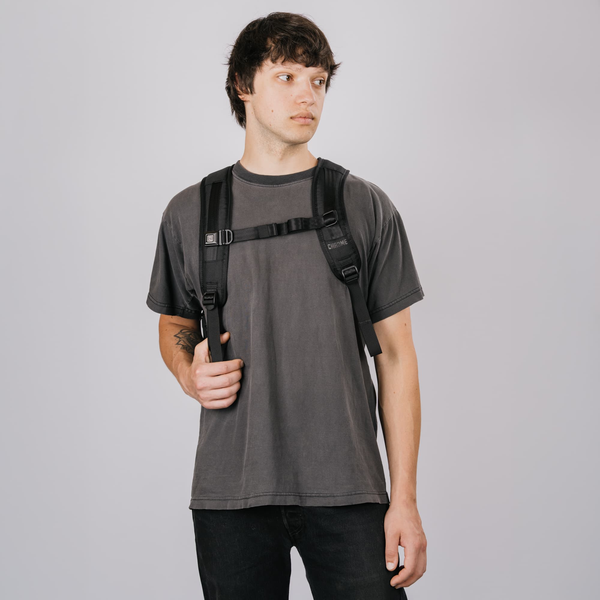 Chrome Industries Recruit Pack 22L in Black — angle view 9 # color_Black