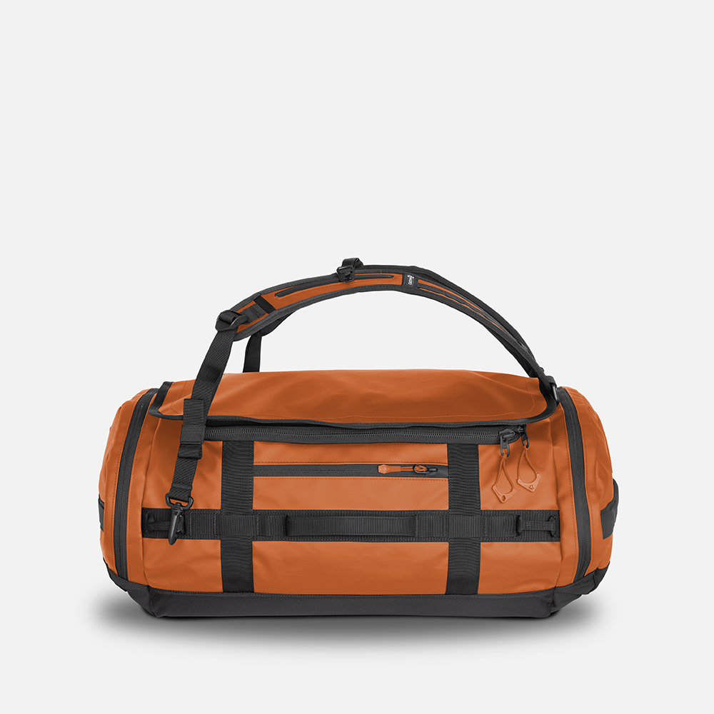 WANDRD CARRYALL Duffel 30L in Sedona Orange — front view