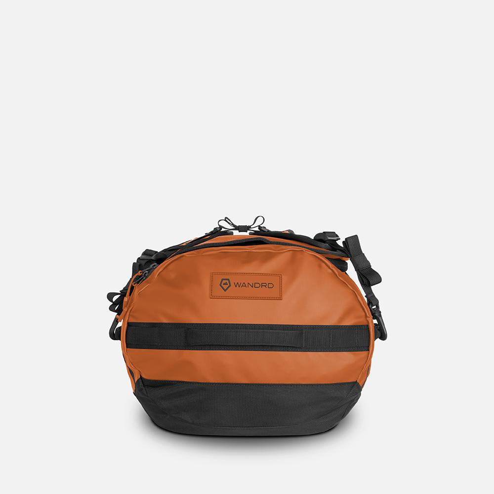 WANDRD CARRYALL Duffel 30L in Sedona Orange — angle view 2