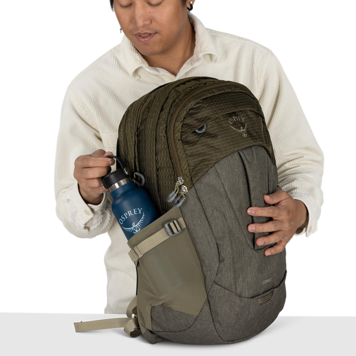 Osprey Comet Backpack 30L in Moss Green-Earl Grey Heather — detail view 3