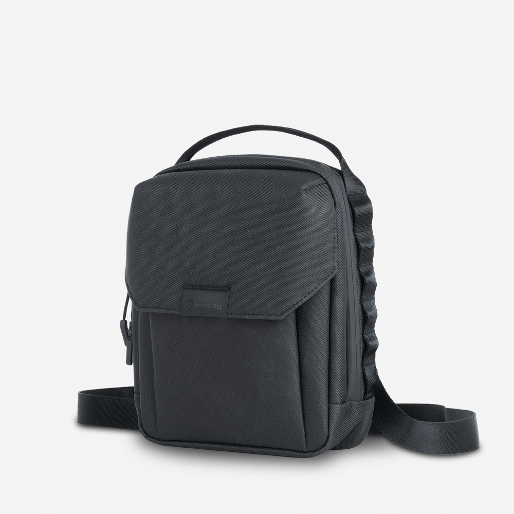 WANDRD X1 Cross Body Large in Black — angle view 2