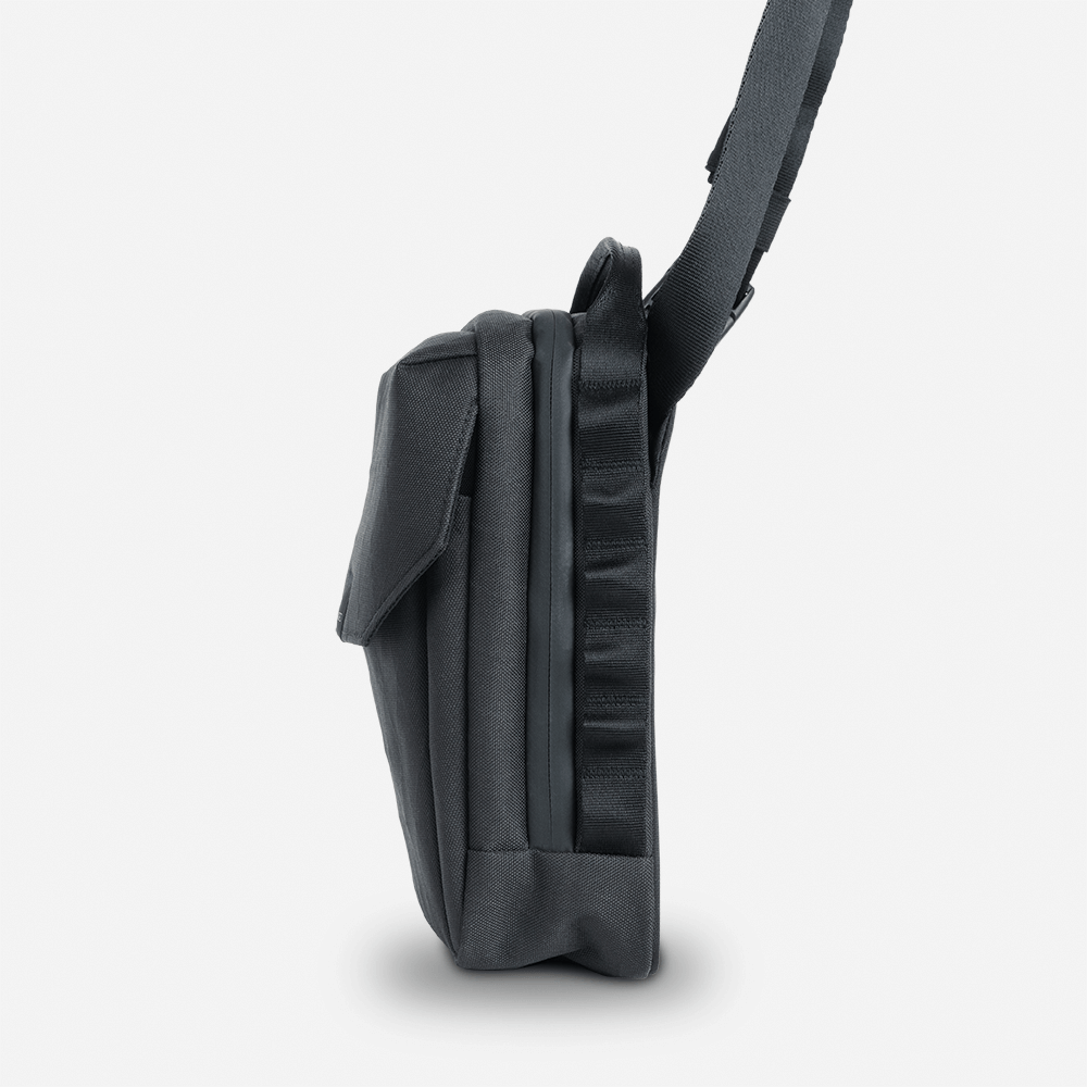 WANDRD X1 Cross Body Large in Black — angle view 3