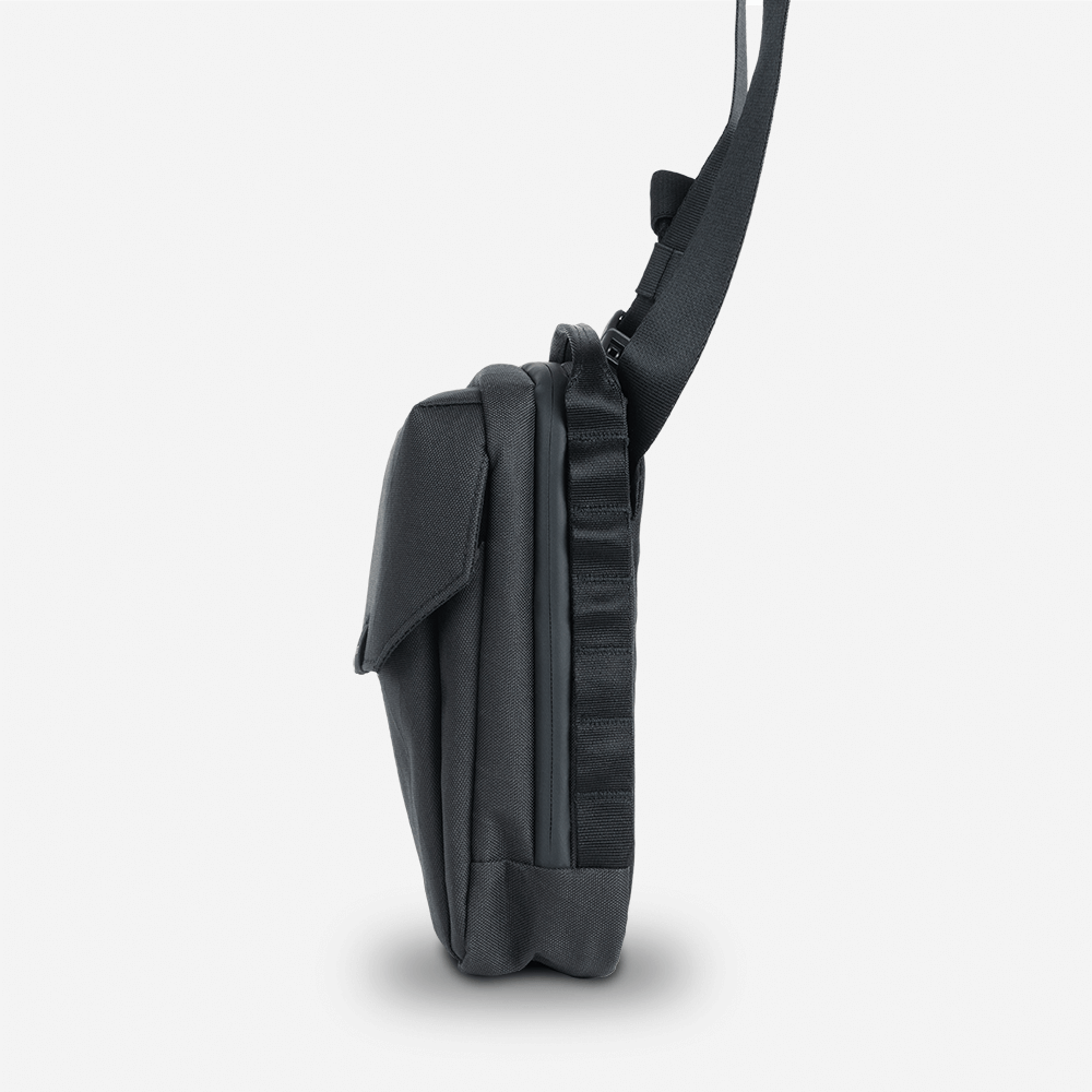 WANDRD X1 Cross Body Small in Black — angle view 3