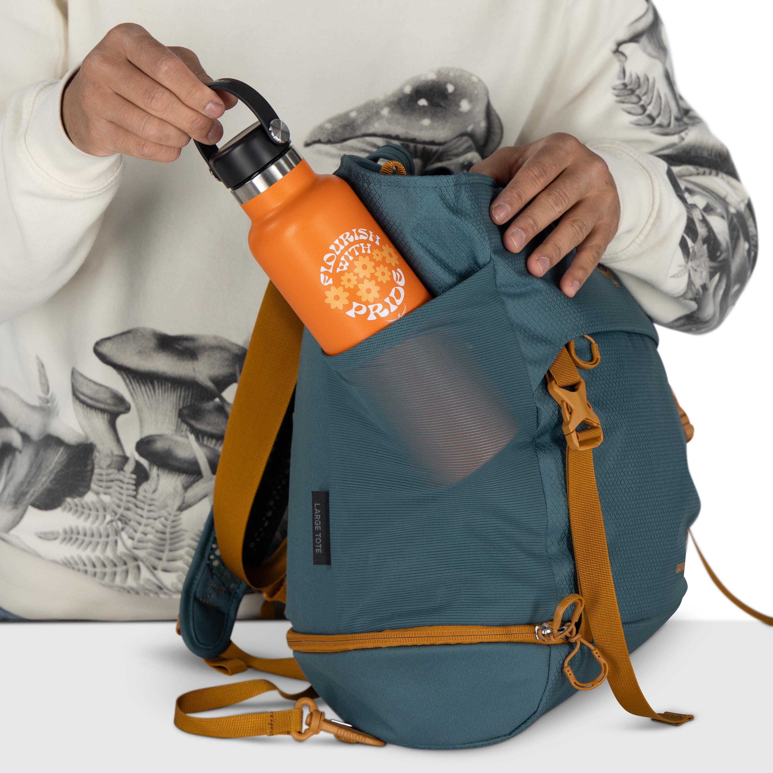 Osprey Daylite Large Tote Pack 26L in Torrent Blue — detail view 3