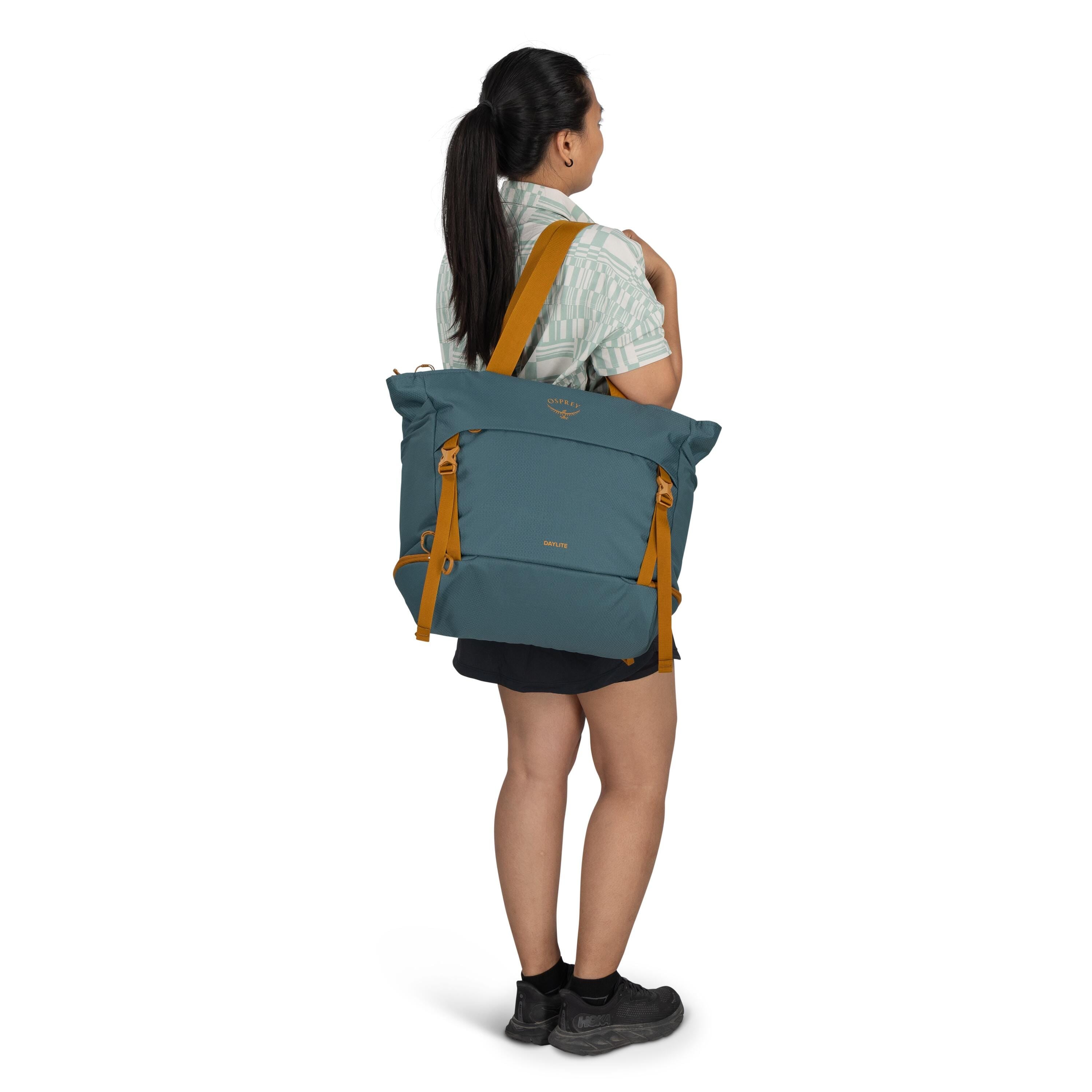 Osprey Daylite Large Tote Pack 26L in Torrent Blue — lifestyle 2