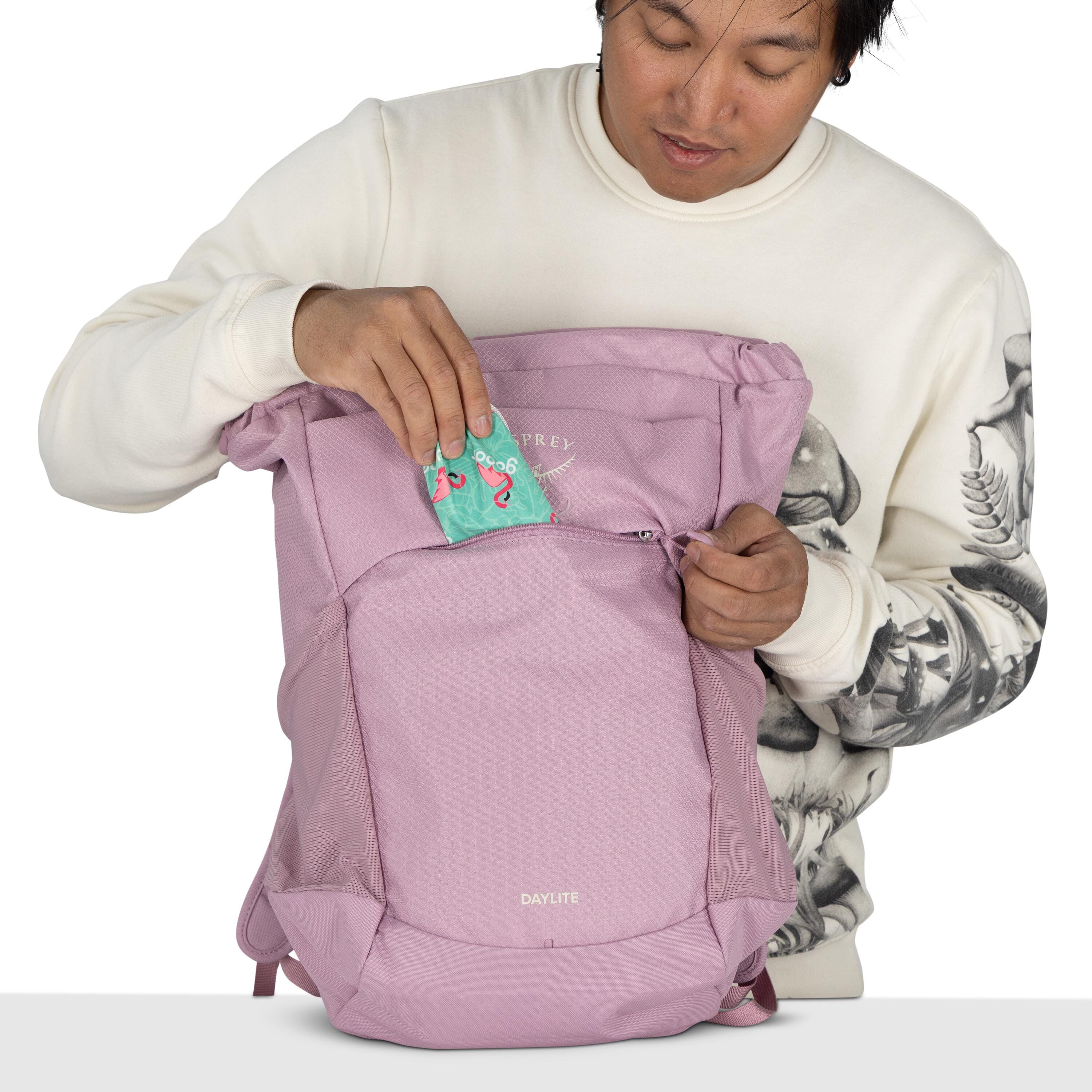 Osprey Daylite Tote Pack 20L in Iris Pink — detail view 3