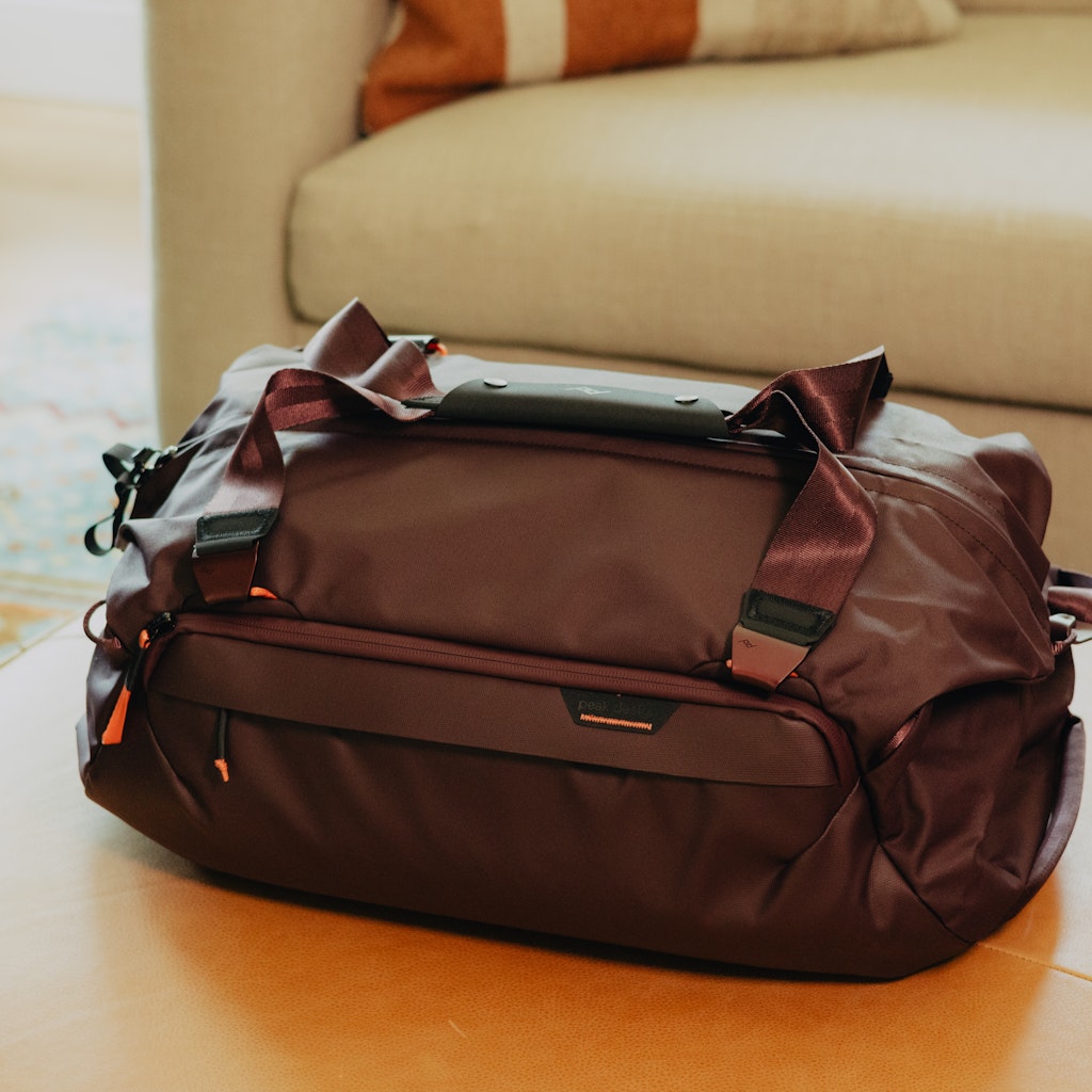 Peak Design Travel Duffel 35L in Eclipse — lifestyle # color_Eclipse