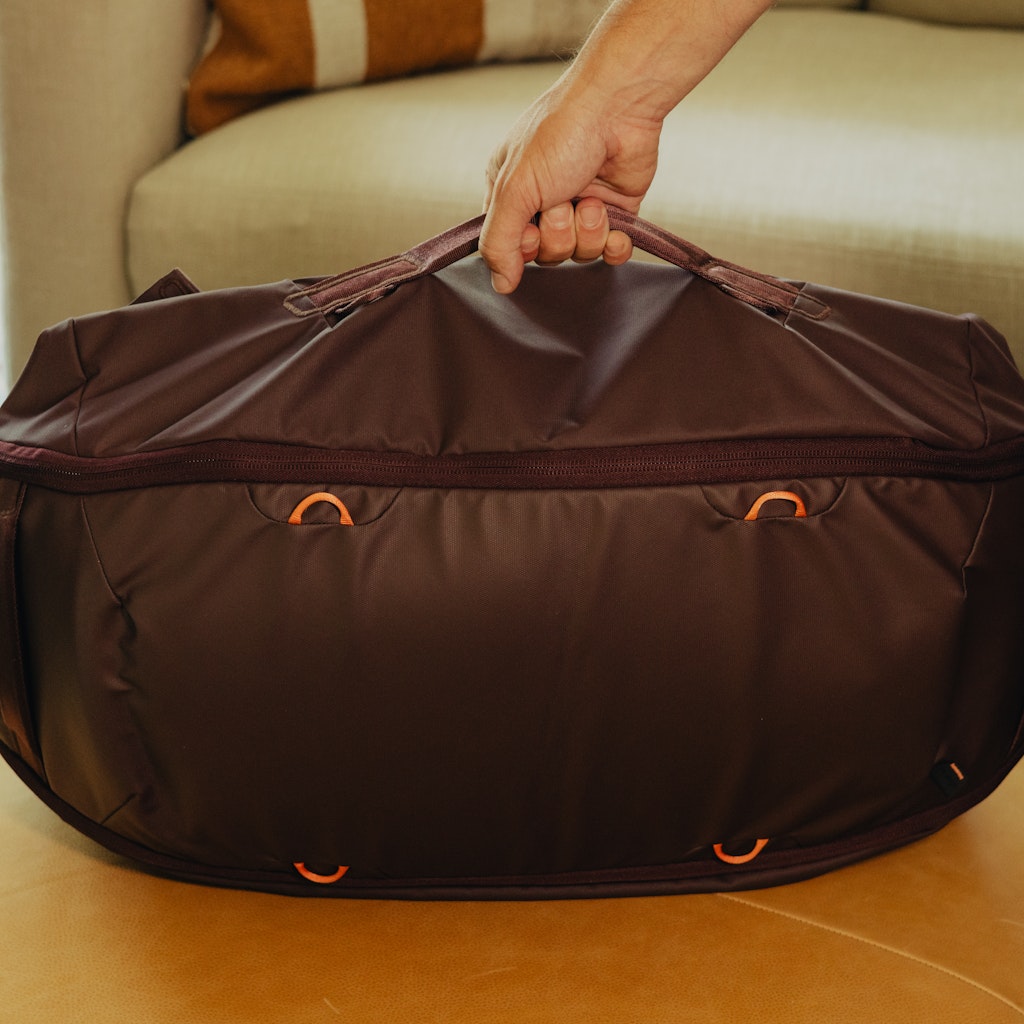 Peak Design Travel Duffelpack 65L in Eclipse — detail view 2 # color_Eclipse