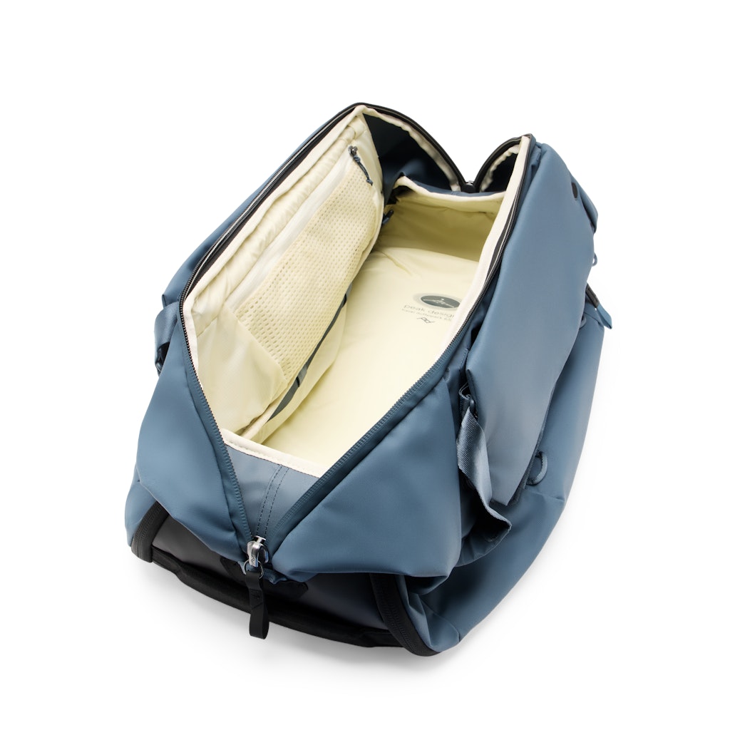 Peak Design Travel Duffelpack 65L in Ocean — interior view # color_Ocean