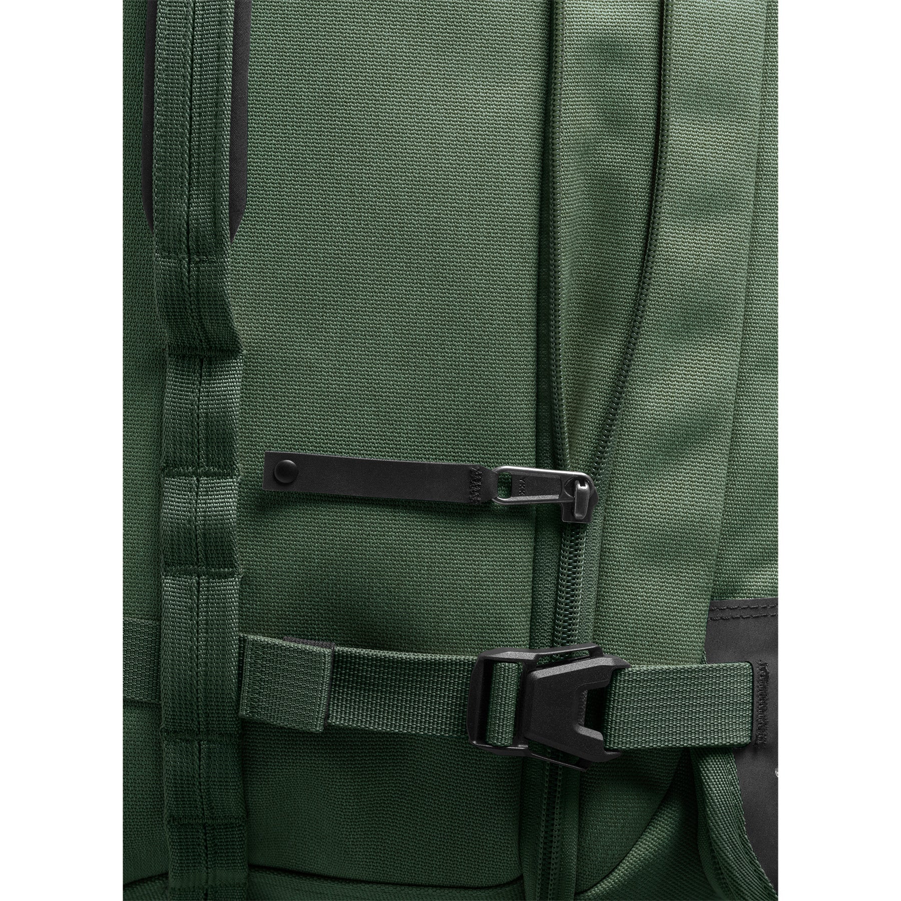 Eagle Creek Gear Warrior XE 2-Wheel 21.75"/40L Convertible Carry-On Luggage in Jungle Green — detail view 2