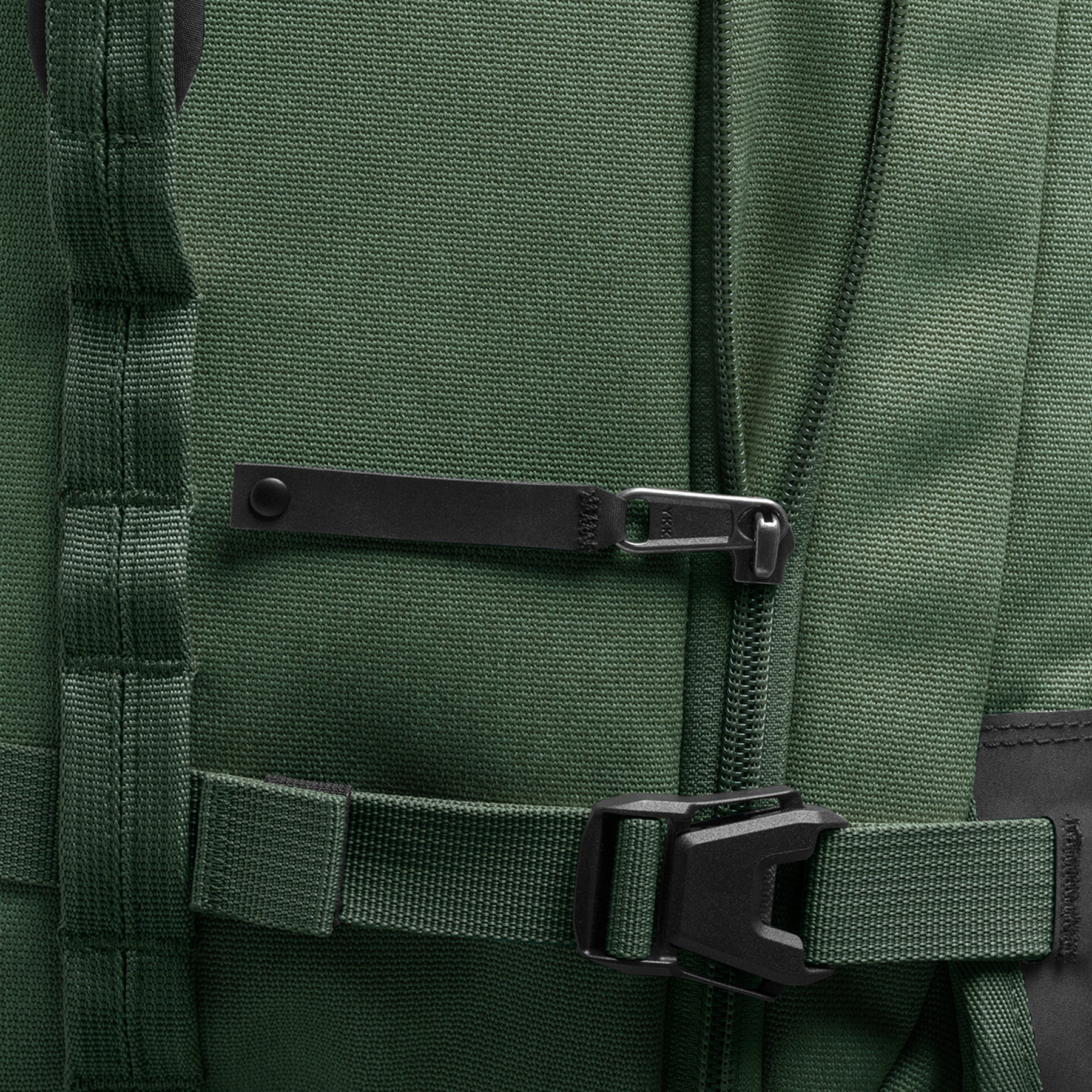 Eagle Creek Gear Warrior XE 4-Wheel 23"/45L Carry-On Luggage in Jungle Green — detail view 2